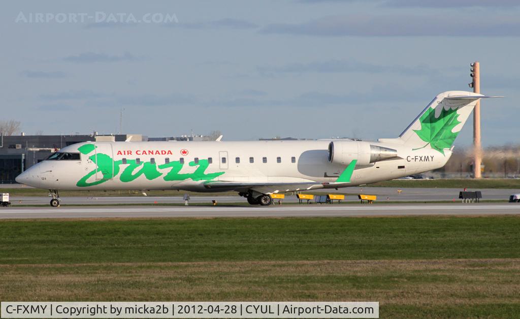 C-FXMY, 1996 Canadair CRJ-200ER (CL-600-2B19) C/N 7124, Taxiing