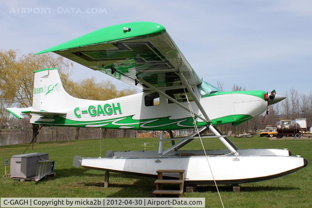 C-GAGH, 2004 Dream Aircraft Tundra 200 C/N DR-TN-302-FTN-03, Parked