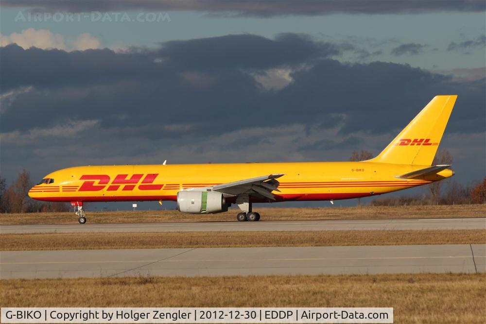 G-BIKO, 1985 Boeing 757-236/SF C/N 22187, On sundays this yellow birds also come down on rwy 26L...