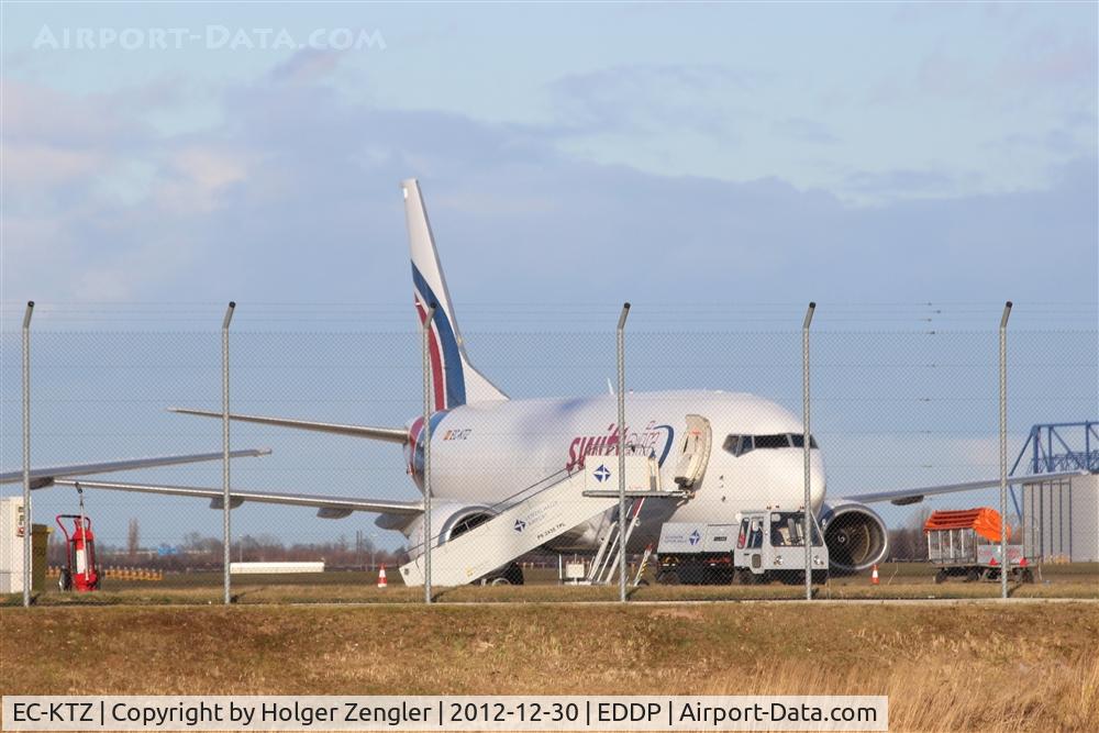 EC-KTZ, 1987 Boeing 737-375(SF) C/N 23708, 25 years old Swifty on sunday rest at apron 2.