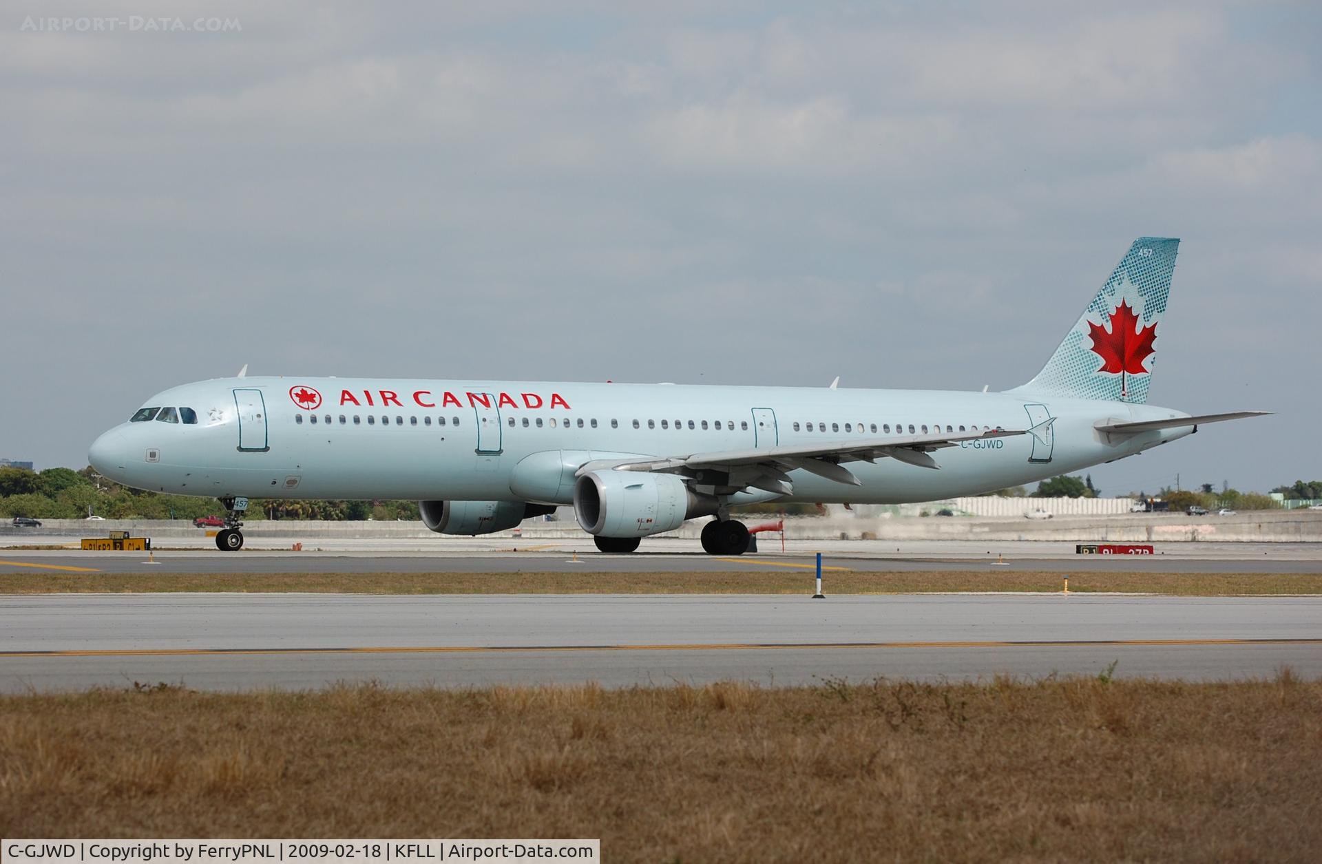 C-GJWD, 2002 Airbus A321-211 C/N 1748, A321 about to depart to the cold north.