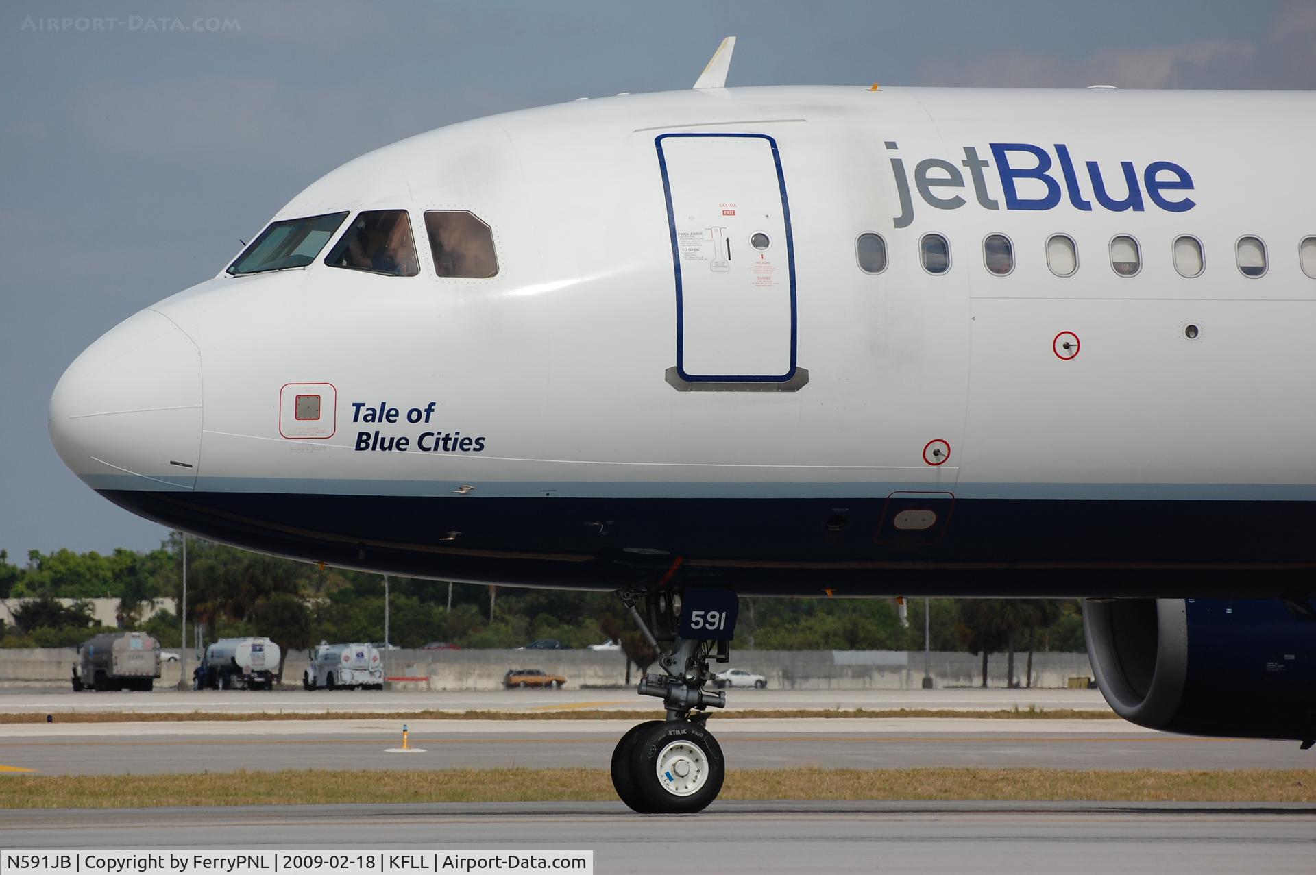 N591JB, 2004 Airbus A320-232 C/N 2246, Front office
