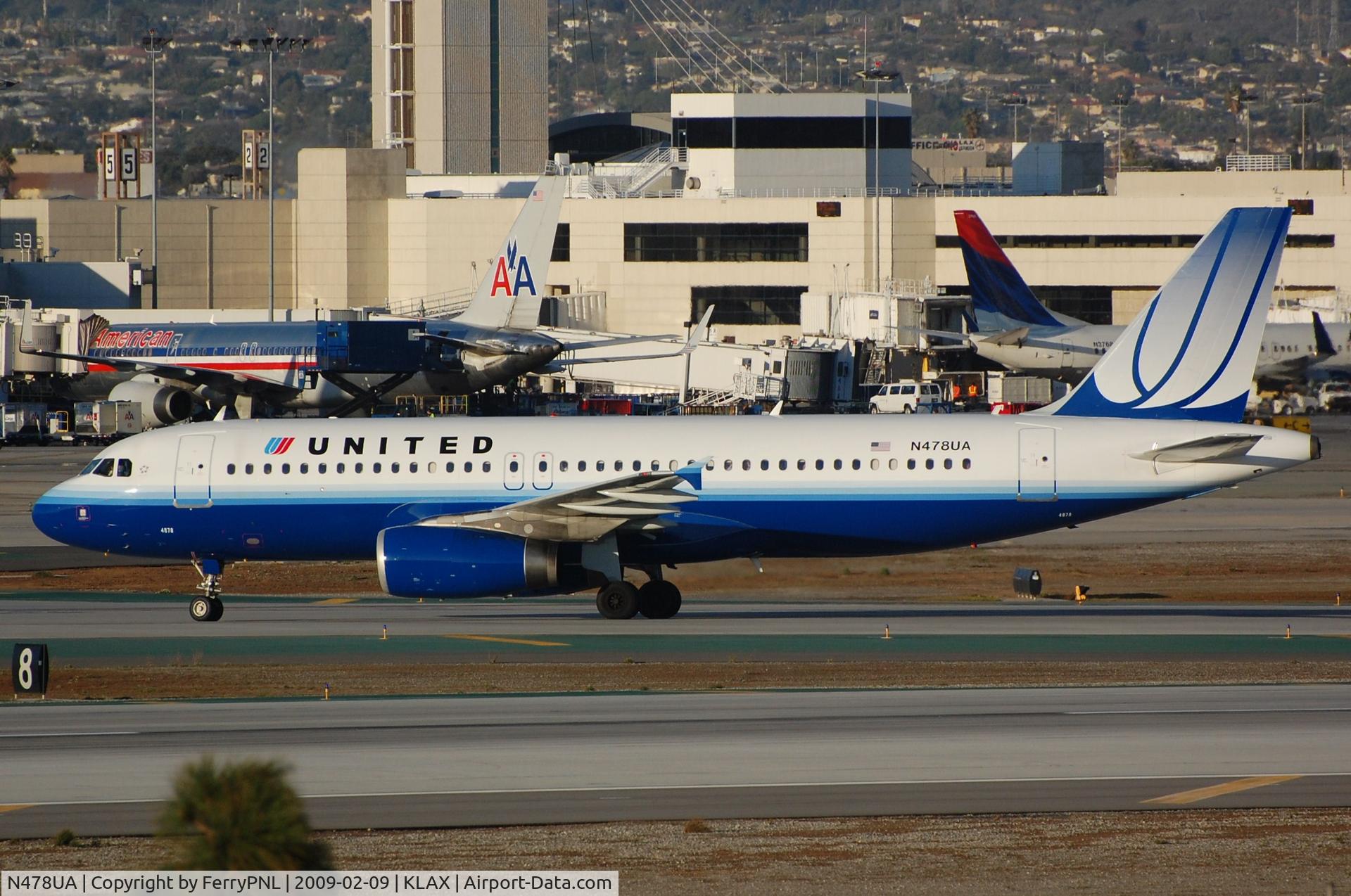 N478UA, 2001 Airbus A320-232 C/N 1533, Just landed