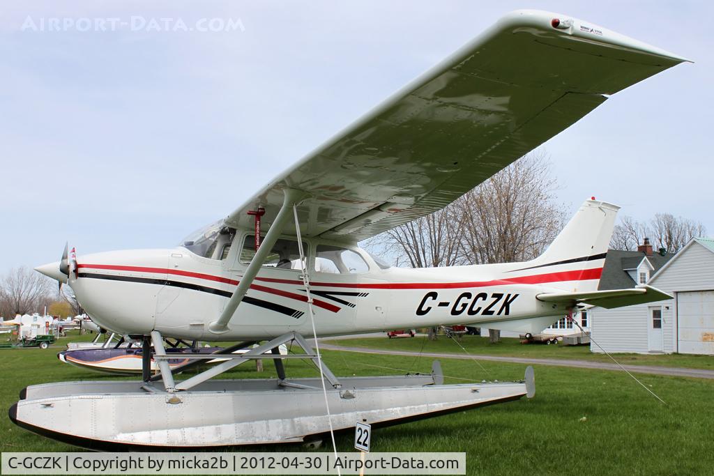 C-GCZK, 1975 Cessna 172M C/N 17264947, Parked