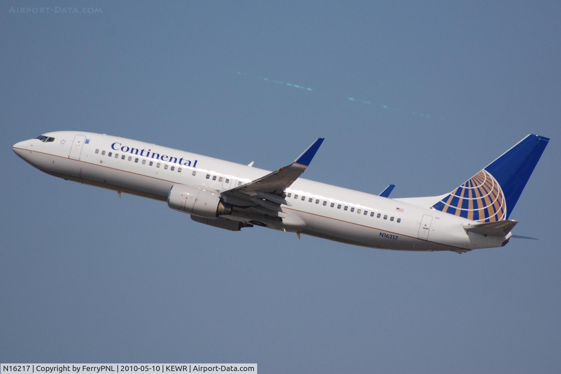 N16217, 1998 Boeing 737-824 C/N 28777, CO B738 departing EWR