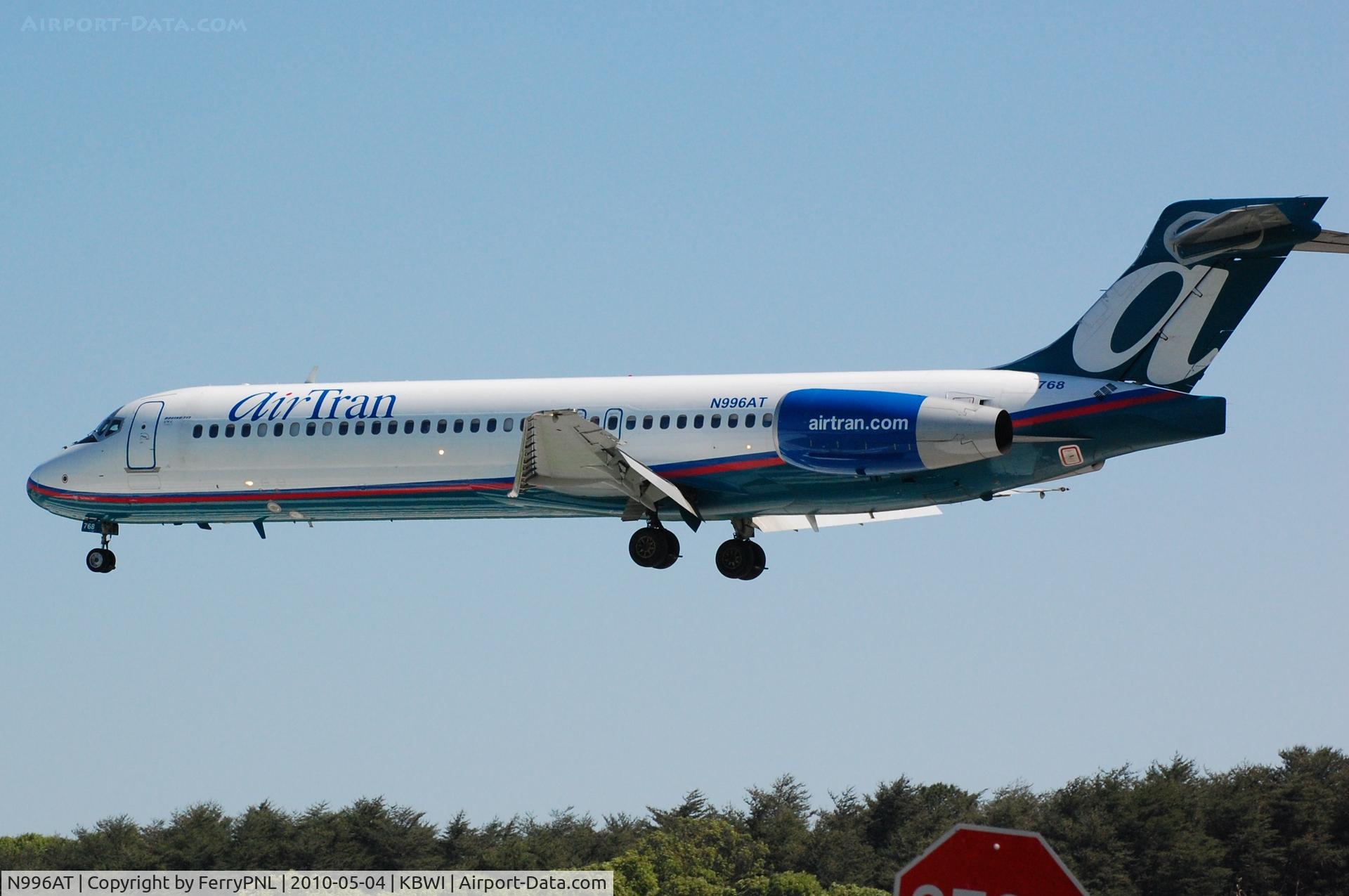 N996AT, 2002 Boeing 717-200 C/N 55140, Airtran B717 over the numbers