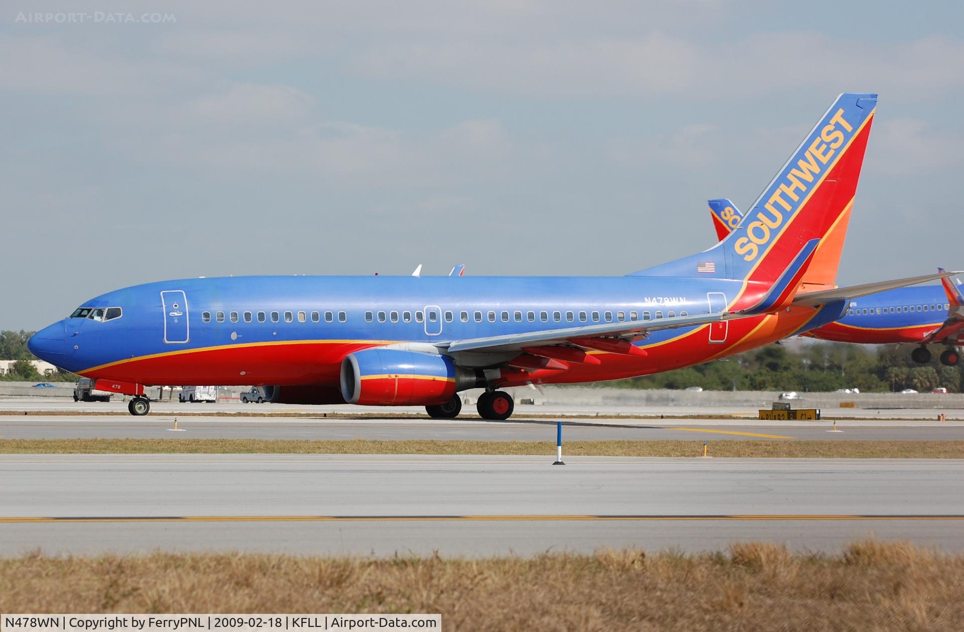 N478WN, 2004 Boeing 737-7H4 C/N 33989, B737 taxying out