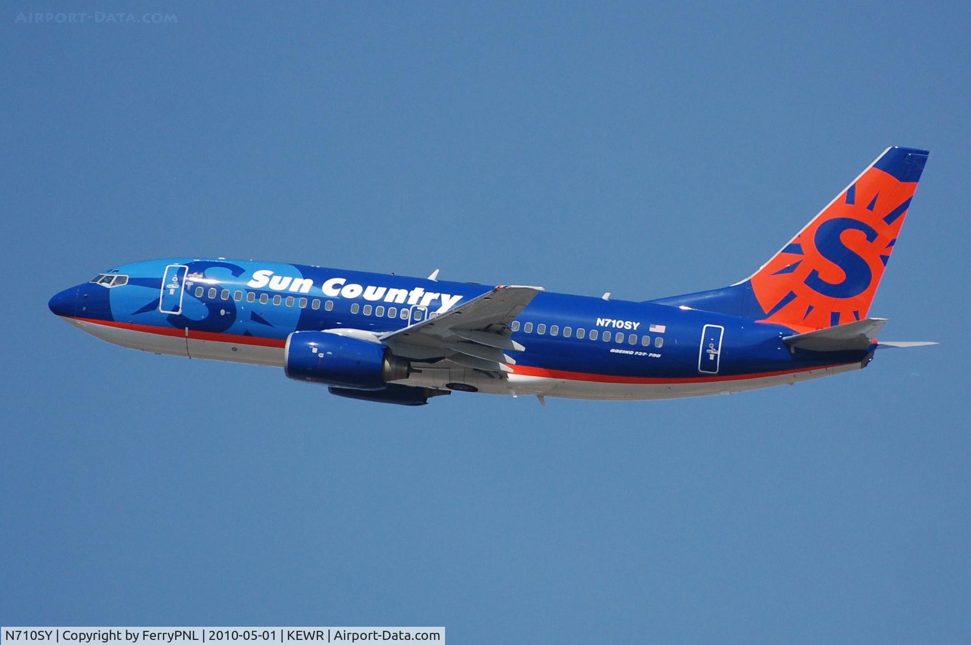 N710SY, 2001 Boeing 737-73V C/N 30241, Departure from EWR