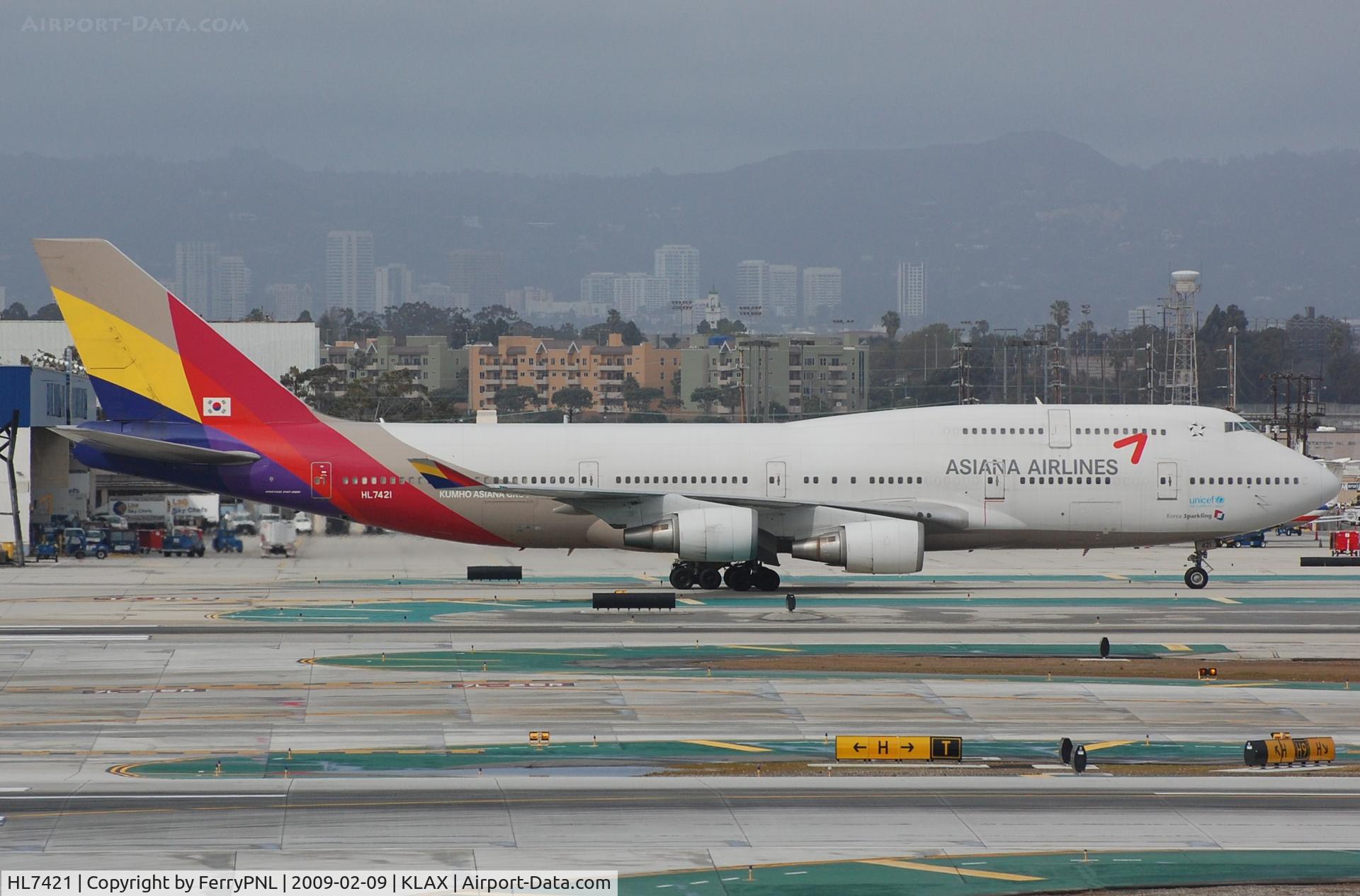 HL7421, 1996 Boeing 747-48EM C/N 25784, Asiana B744 taxying to runway