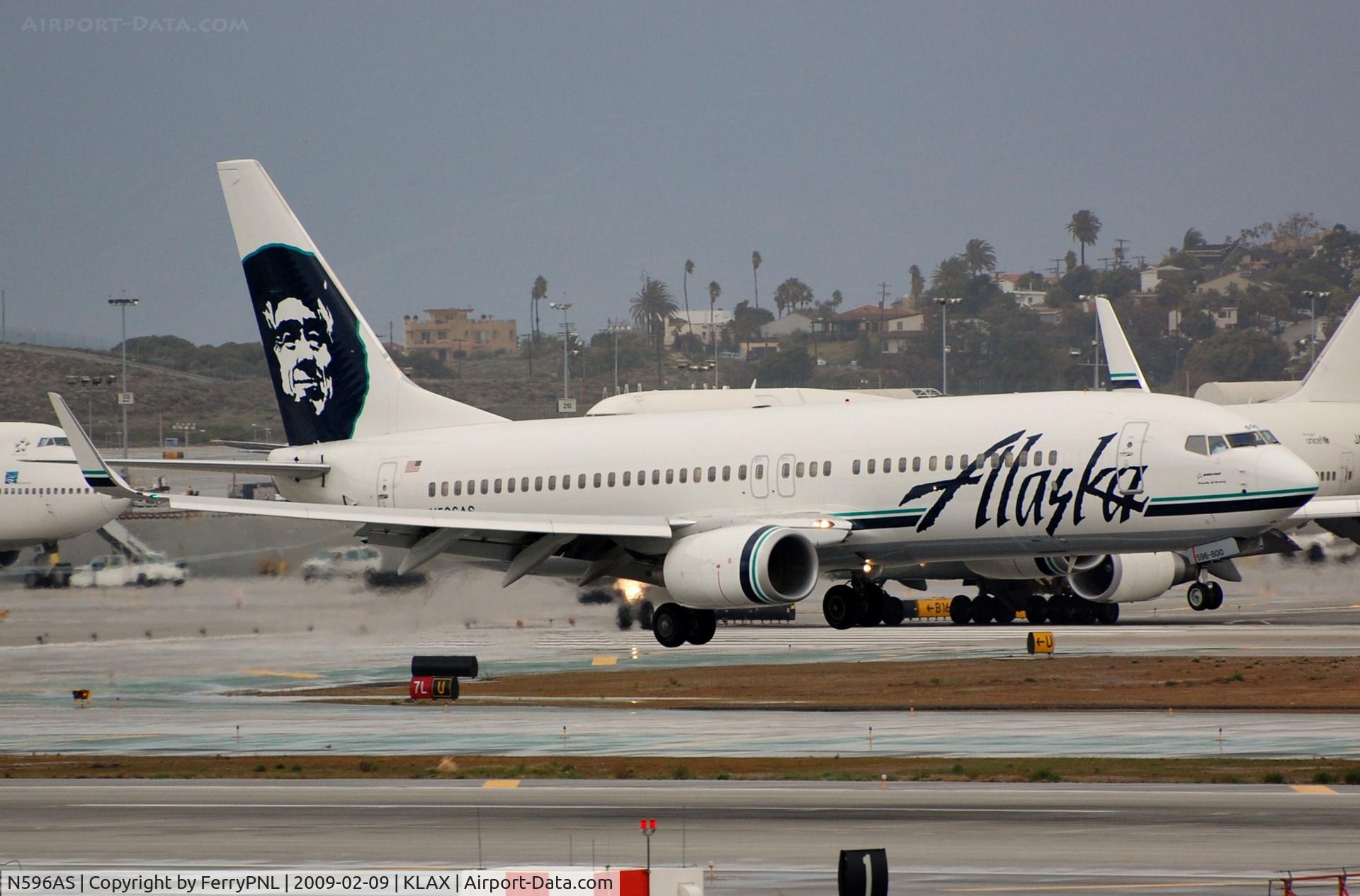 N596AS, 2008 Boeing 737-890 C/N 35688, AS B738 landing