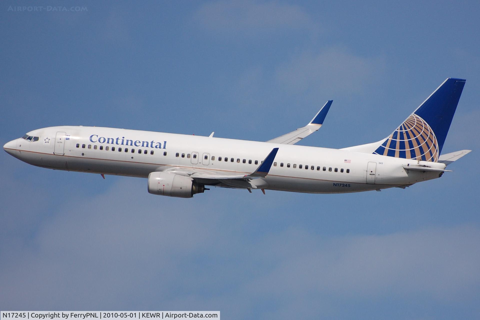 N17245, 1999 Boeing 737-824 C/N 28955, CO B738 taking off
