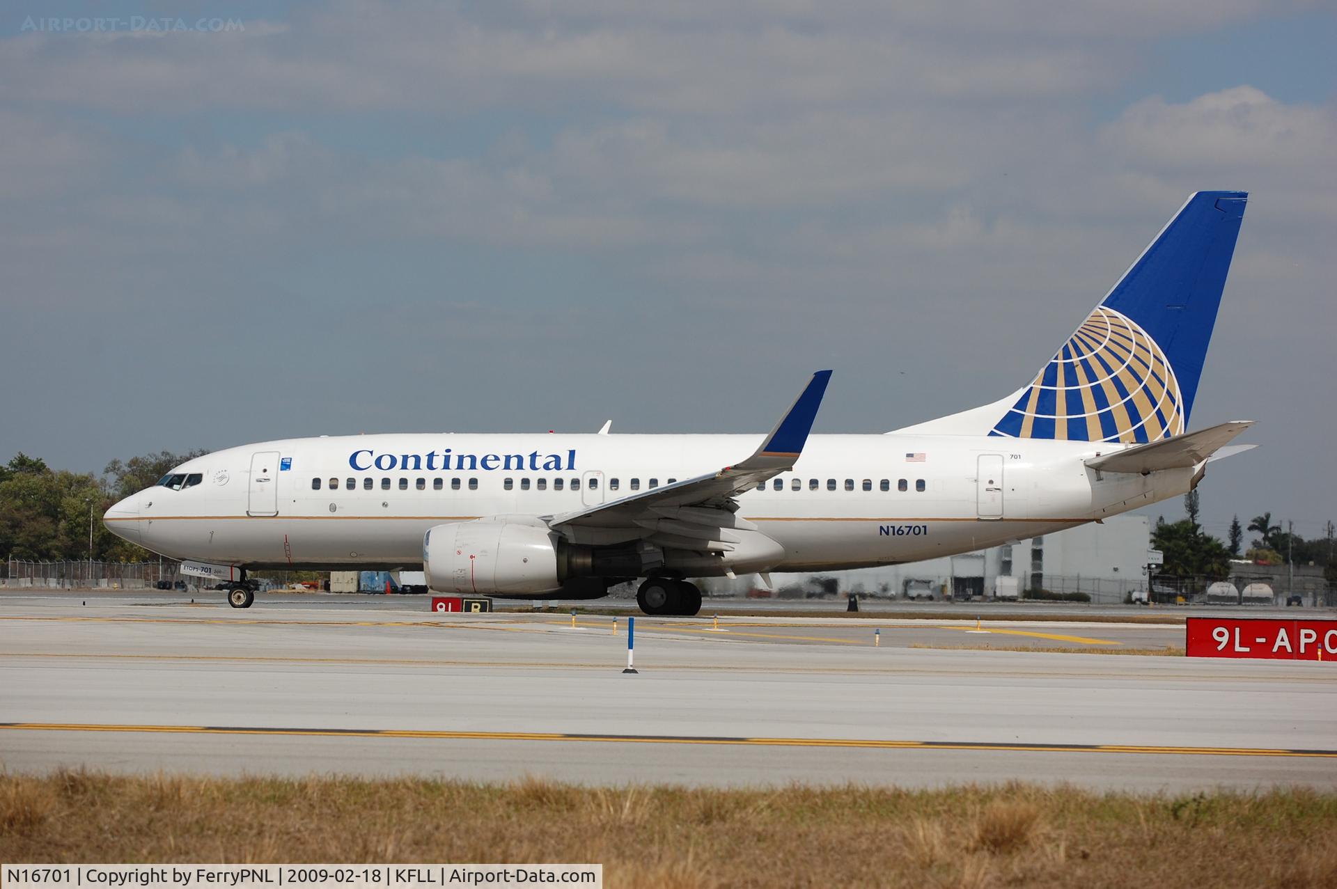 N16701, 1998 Boeing 737-724 C/N 28762, CO B737 in Florida