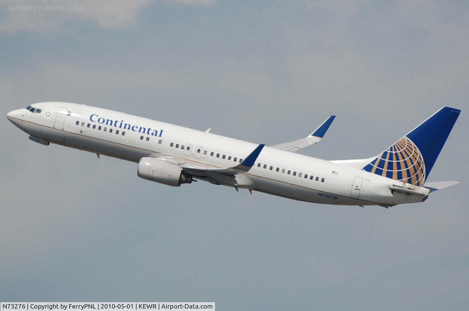N73276, 2002 Boeing 737-824 C/N 31594, CO B738 taking off from EWR