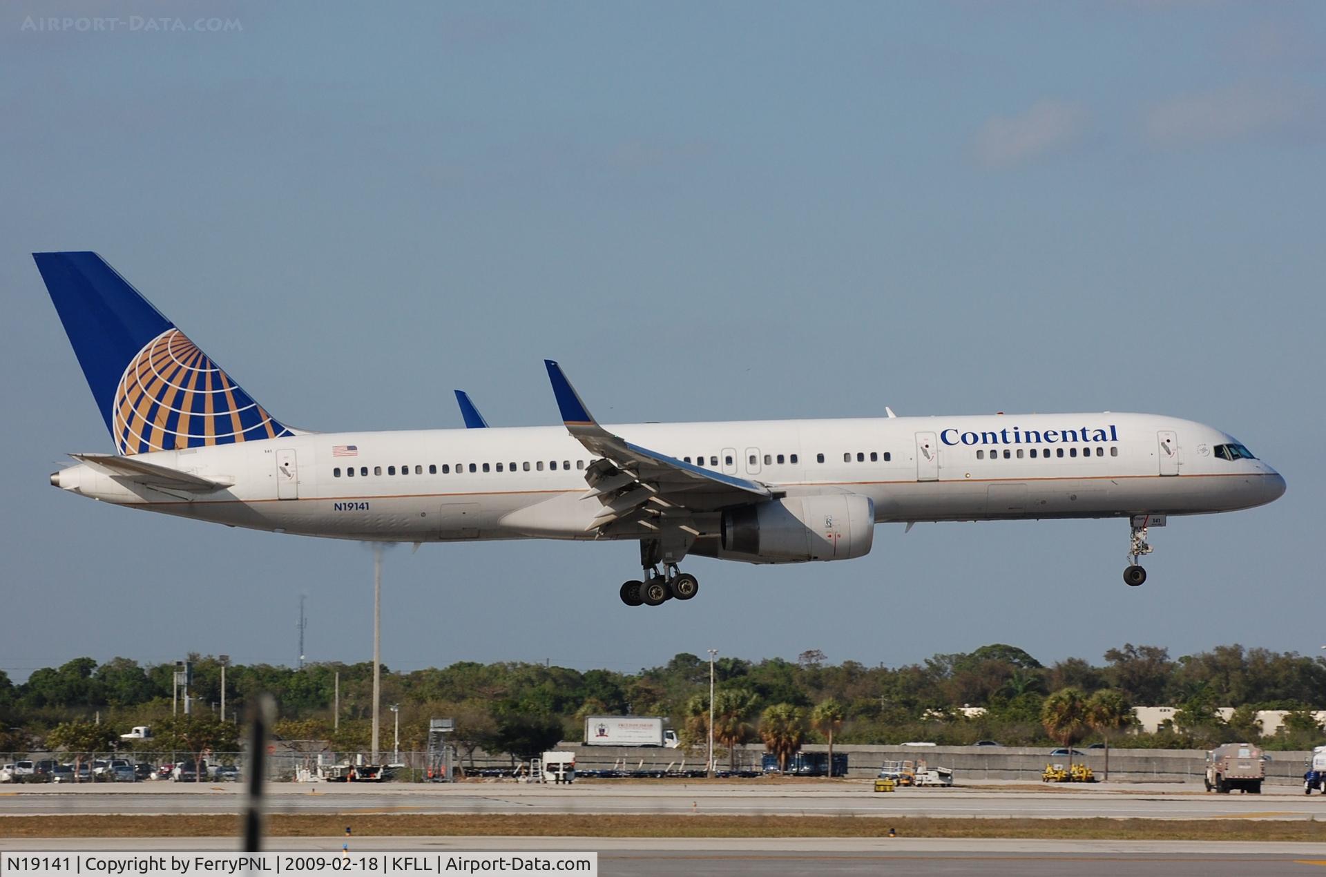 N19141, 2000 Boeing 757-224 C/N 30354, CO B752 arriving in FLL