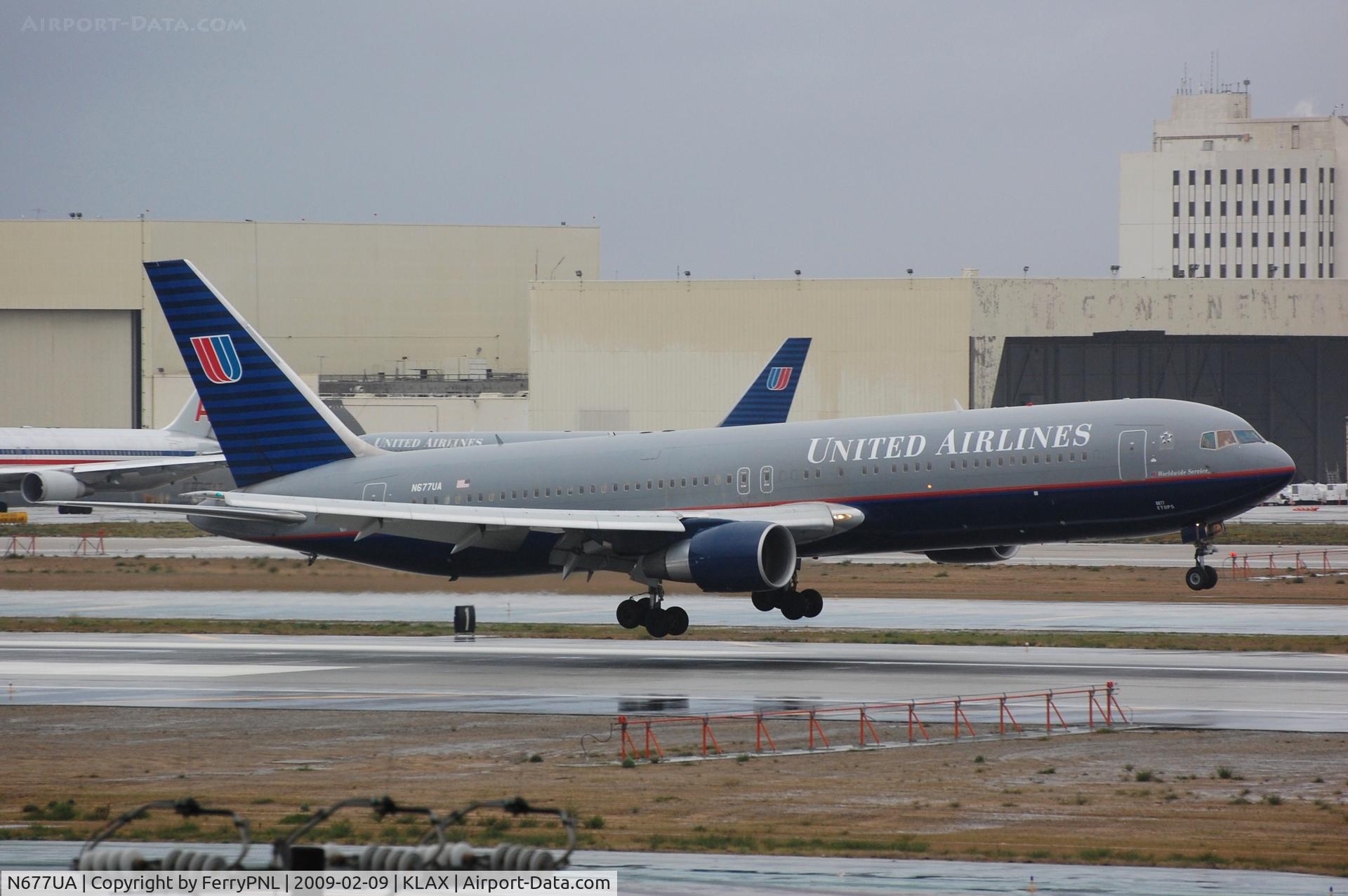 N677UA, 2001 Boeing 767-322 C/N 30029, Dull c/s in dull weather in LAX