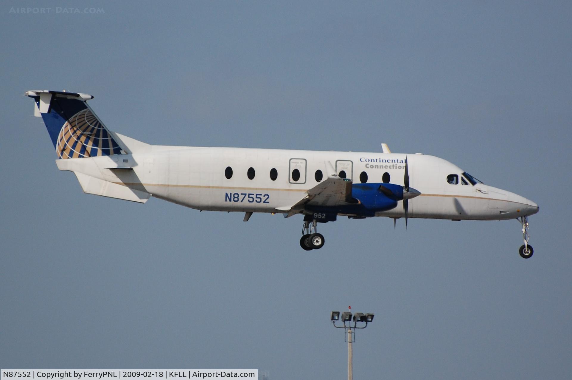 N87552, 1996 Raytheon Aircraft Company 1900D C/N UE-216, CO Express arriving in FLL