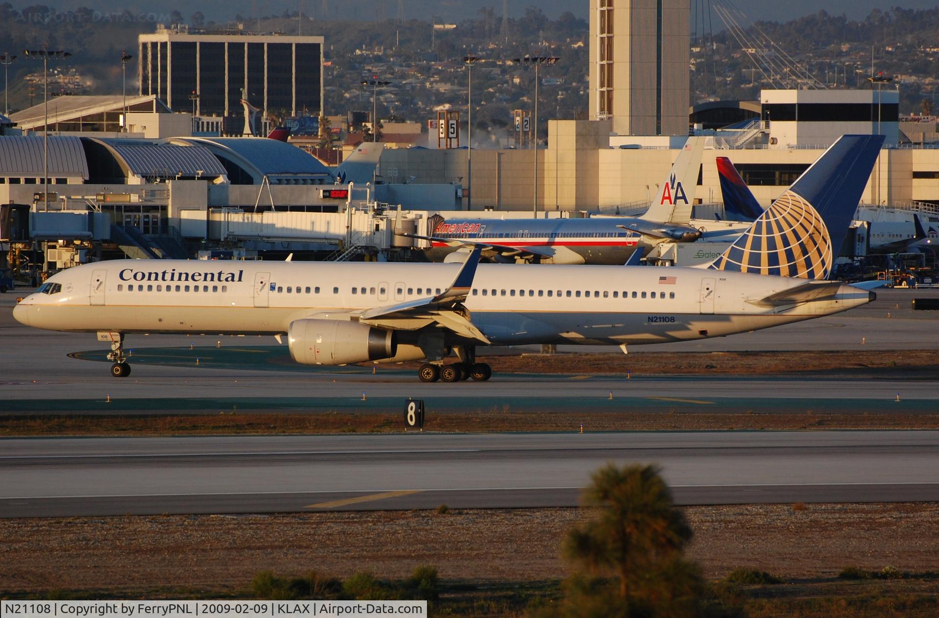 N21108, 1994 Boeing 757-224 C/N 27298, CO B752 vacating runway