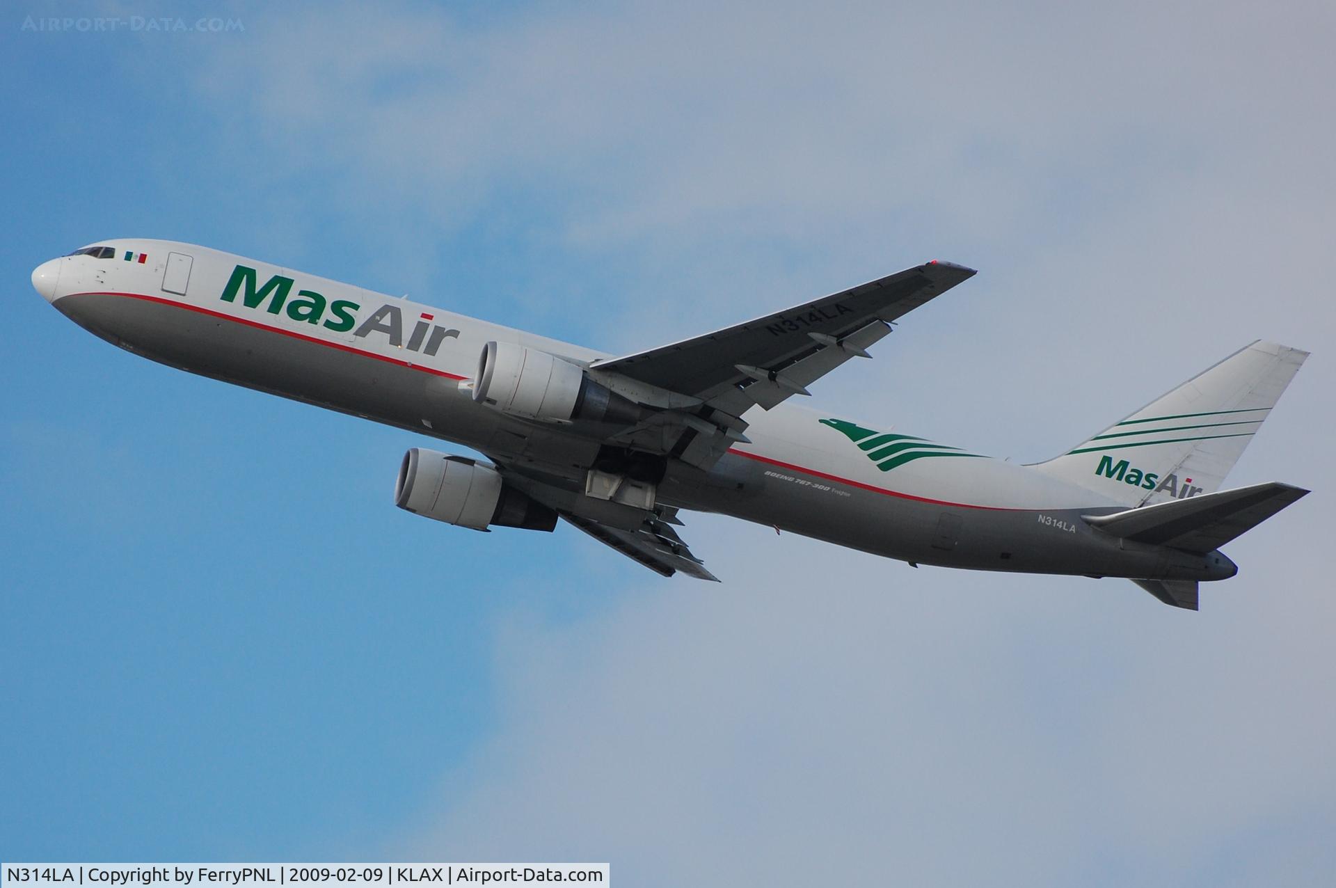 N314LA, 2001 Boeing 767-316F C/N 32573, MasAir B763 Freighter departing LAX
