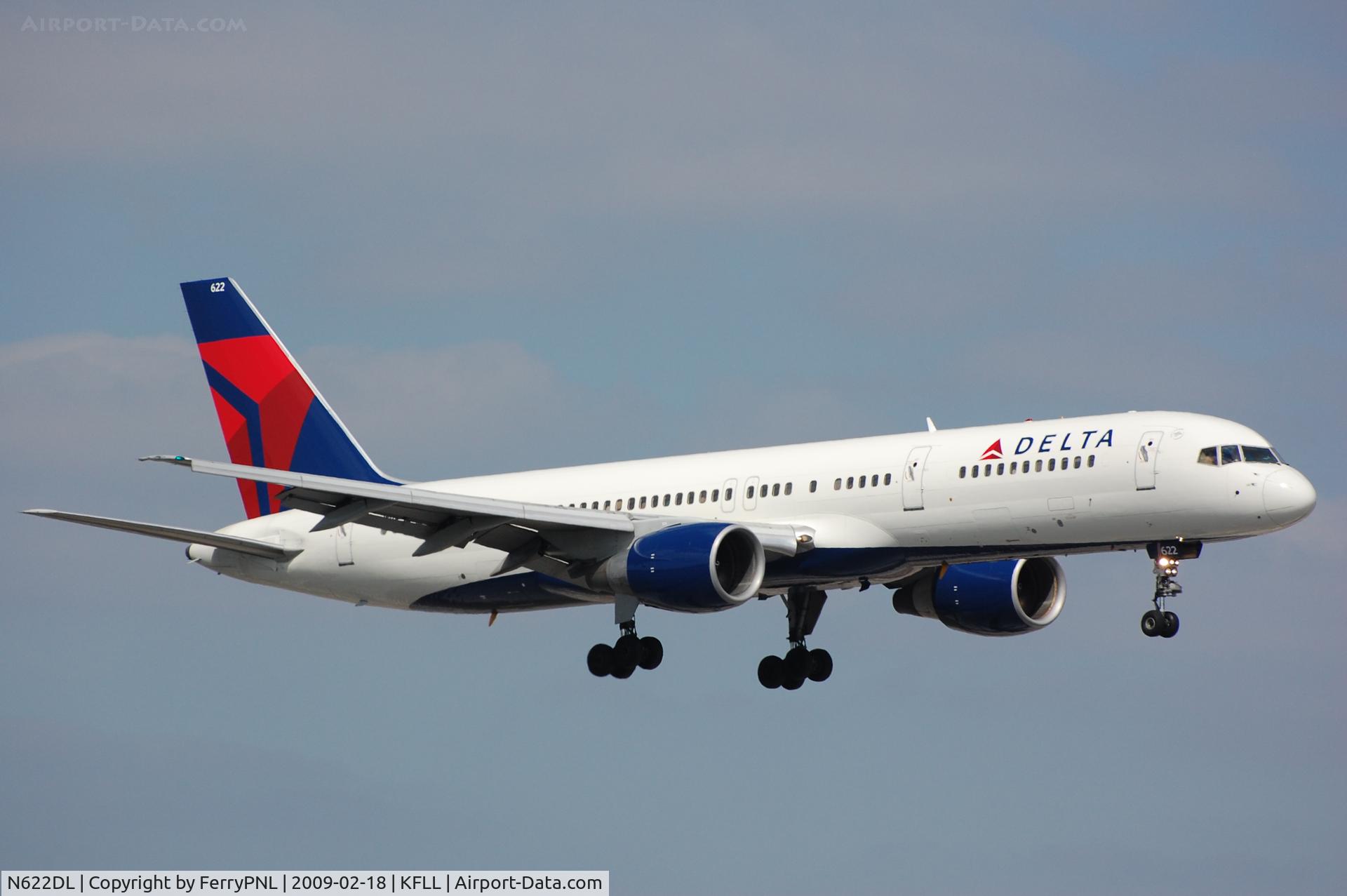 N622DL, 1986 Boeing 757-232(F) C/N 22912, DL B752 landing
