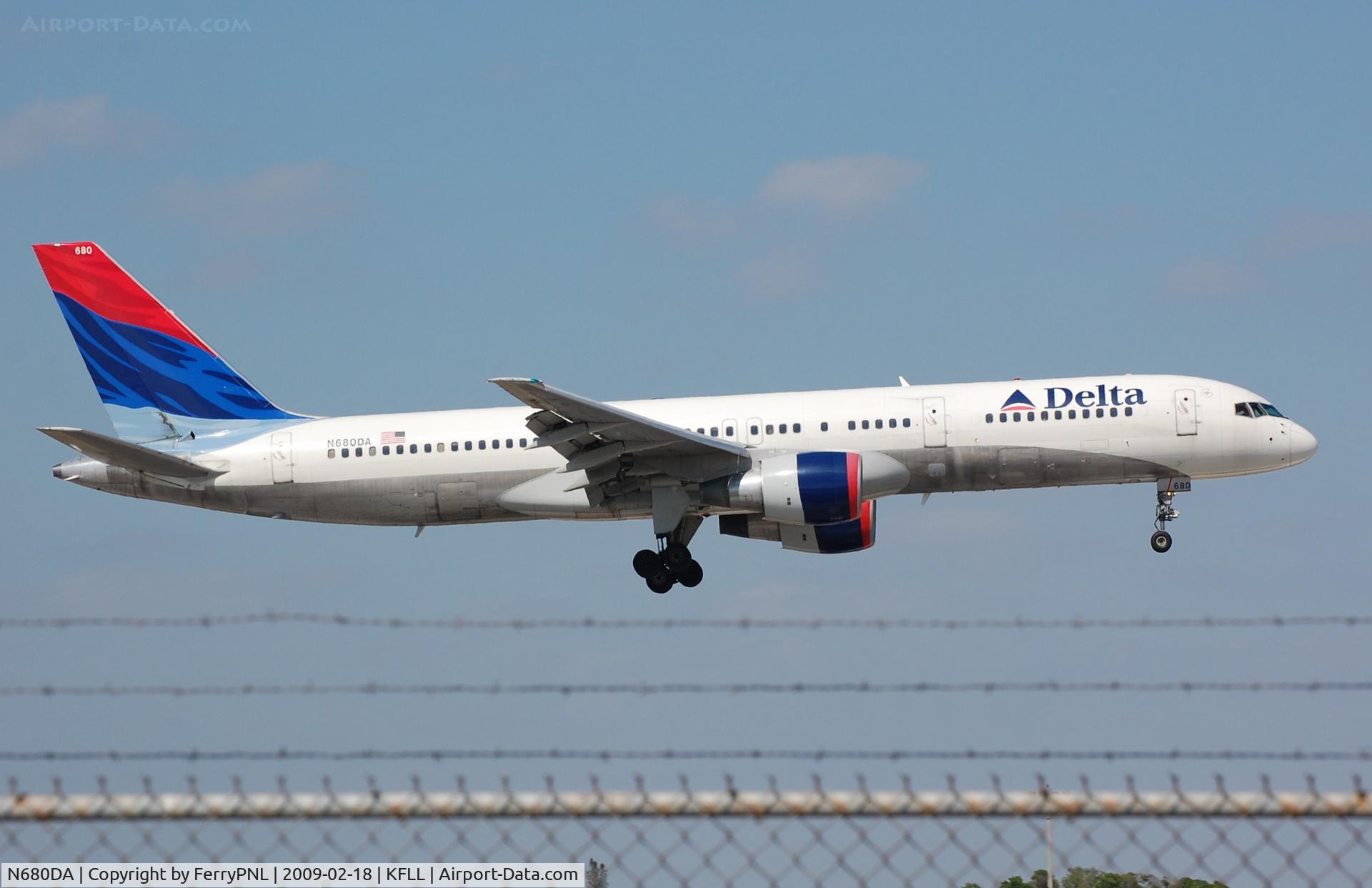 N680DA, 1992 Boeing 757-232 C/N 26956, Delta arriving in FLL