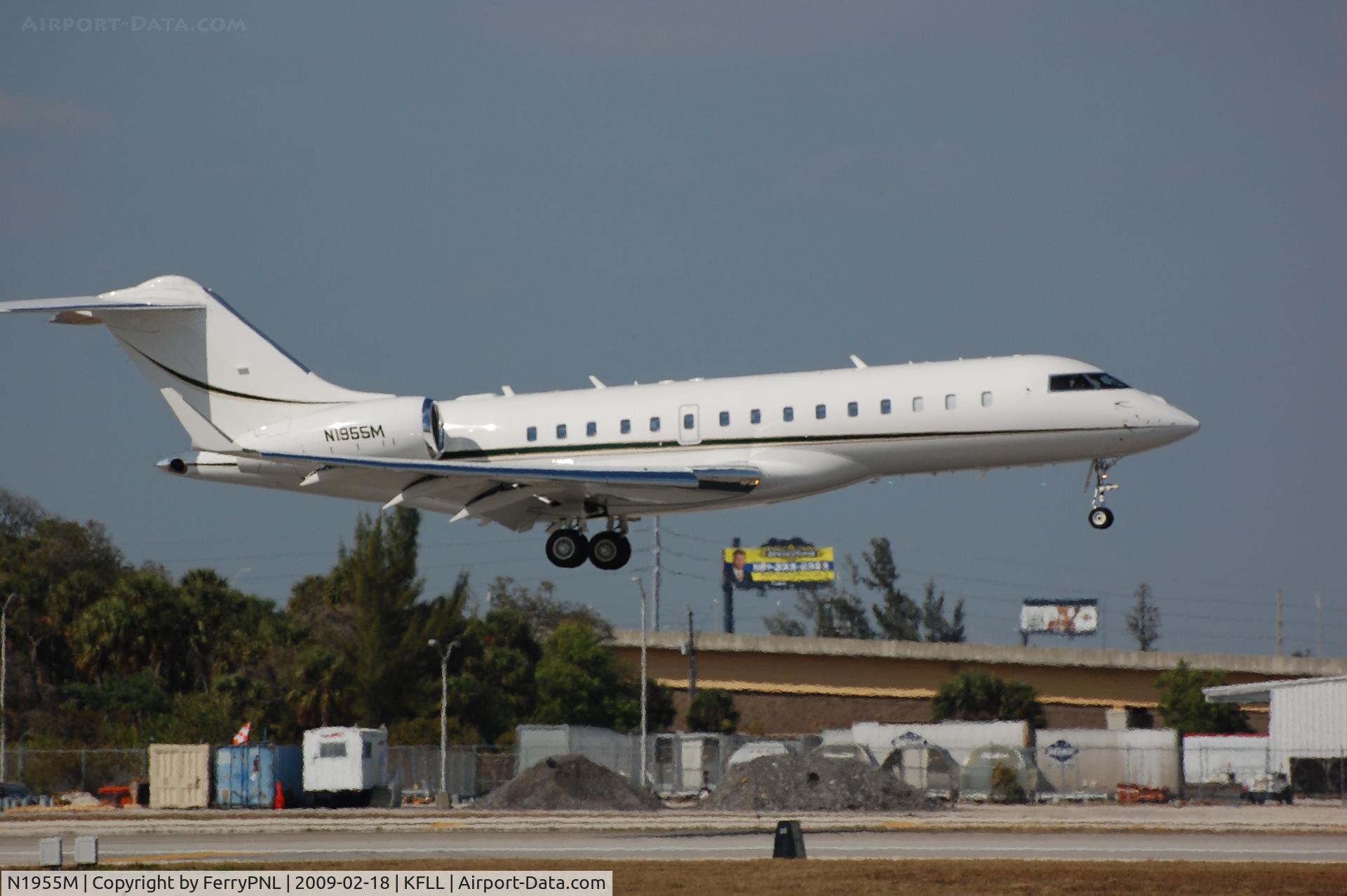 N1955M, 2005 Bombardier BD-700-1A10 Global Express C/N 9185, McDonalds Global Express coming in for a Big Mac