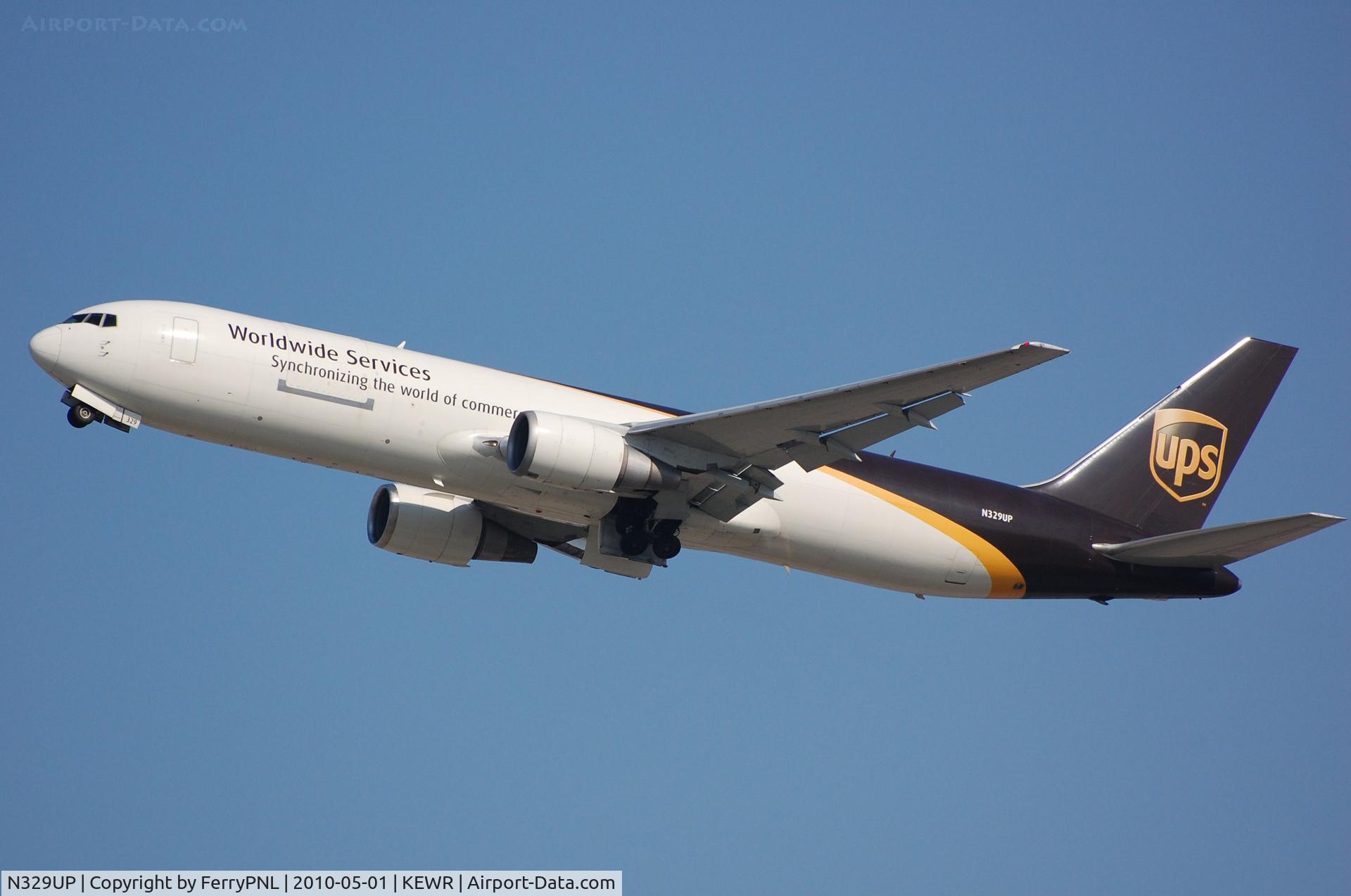 N329UP, 1999 Boeing 767-34AF C/N 27755, UPS B763 Freighter lifting off
