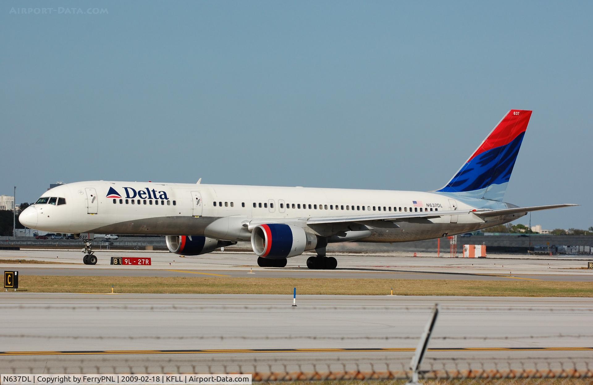 N637DL, 1988 Boeing 757-232 C/N 23760, Delta B752 taxiing for departure