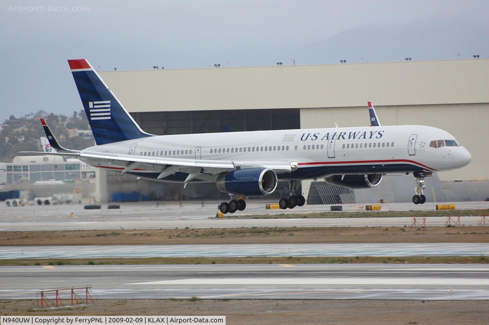 N940UW, 1995 Boeing 757-2B7 C/N 27805, B752 landing