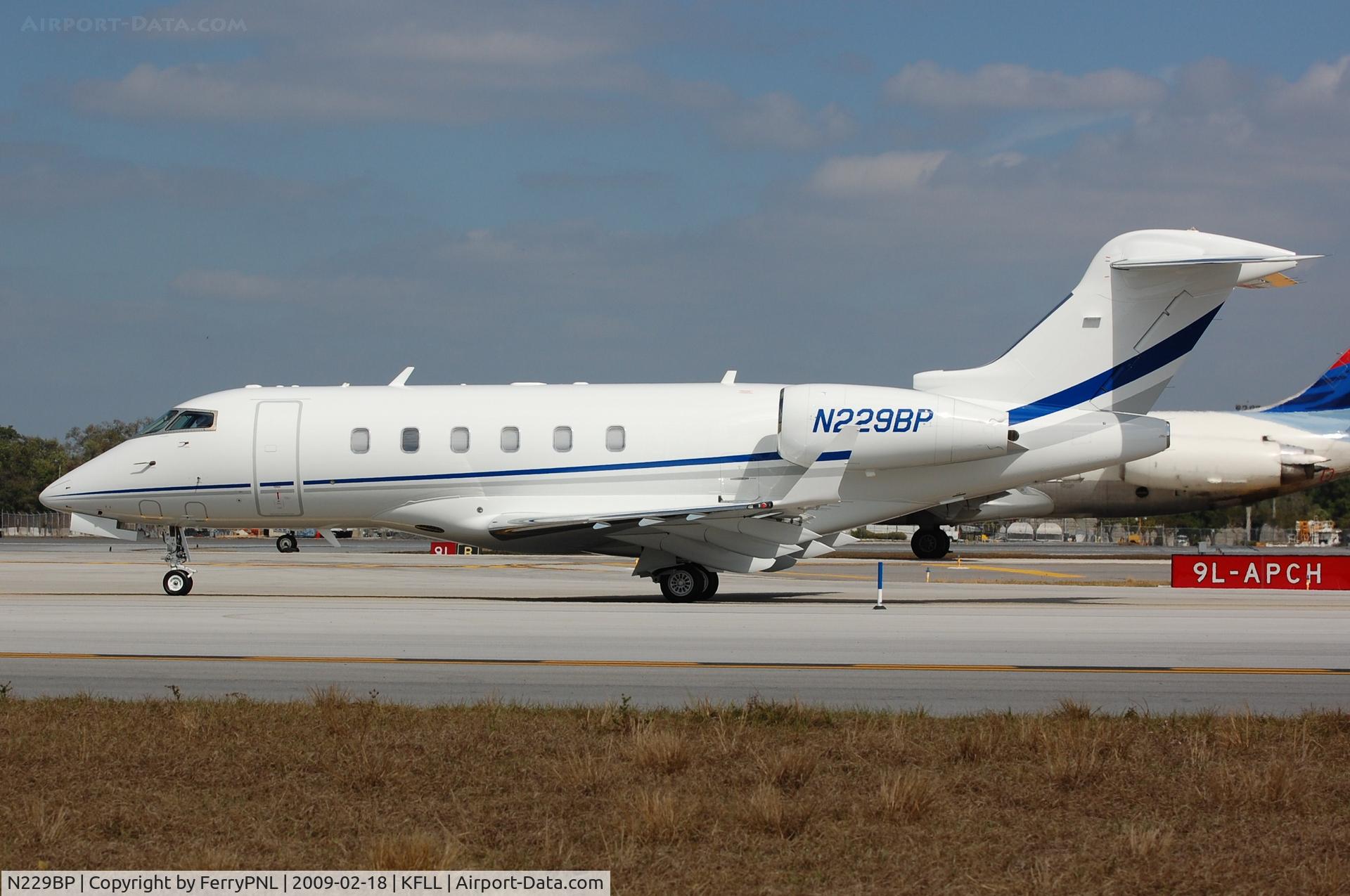 N229BP, 2008 Bombardier Challenger 300 (BD-100-1A10) C/N 20223, Challenger 300 taxiing out