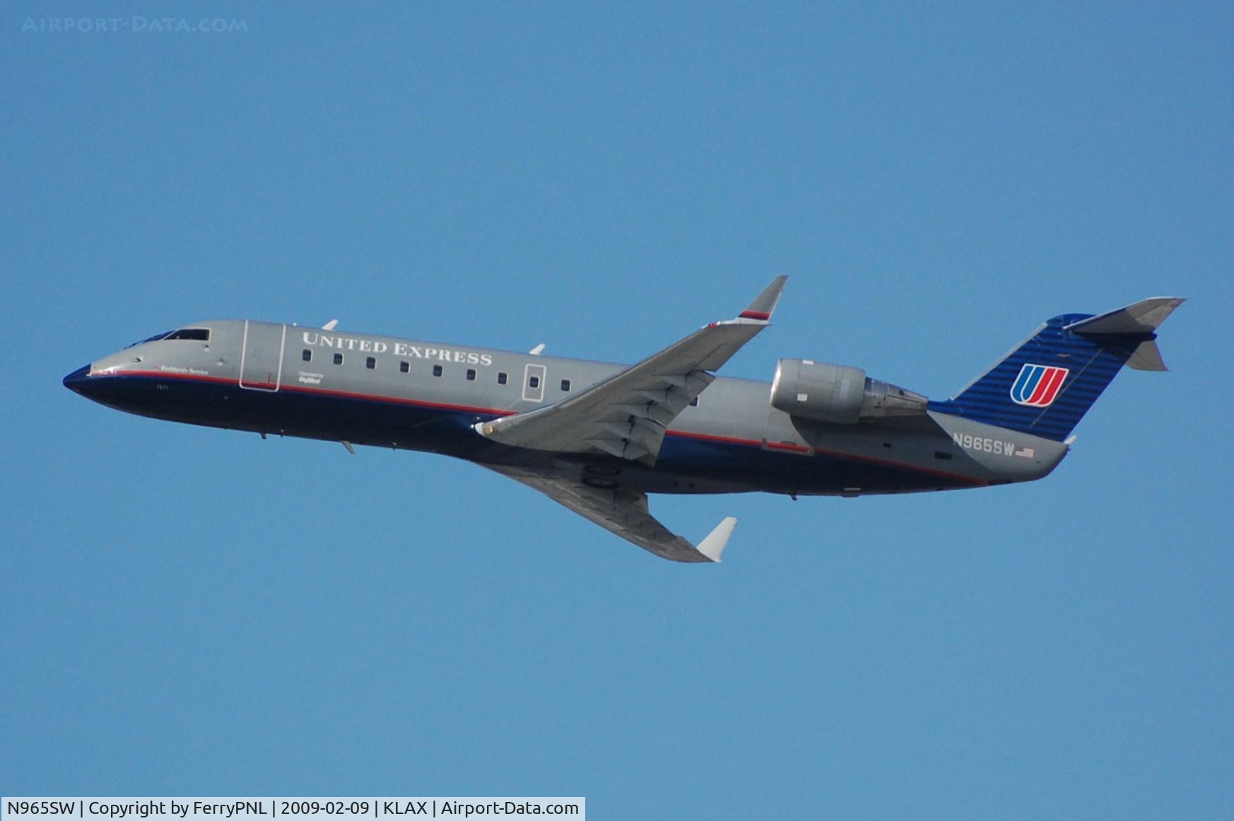 N965SW, 2003 Bombardier CRJ-200ER (CL-600-2B19) C/N 7871, UA CL200 taking off