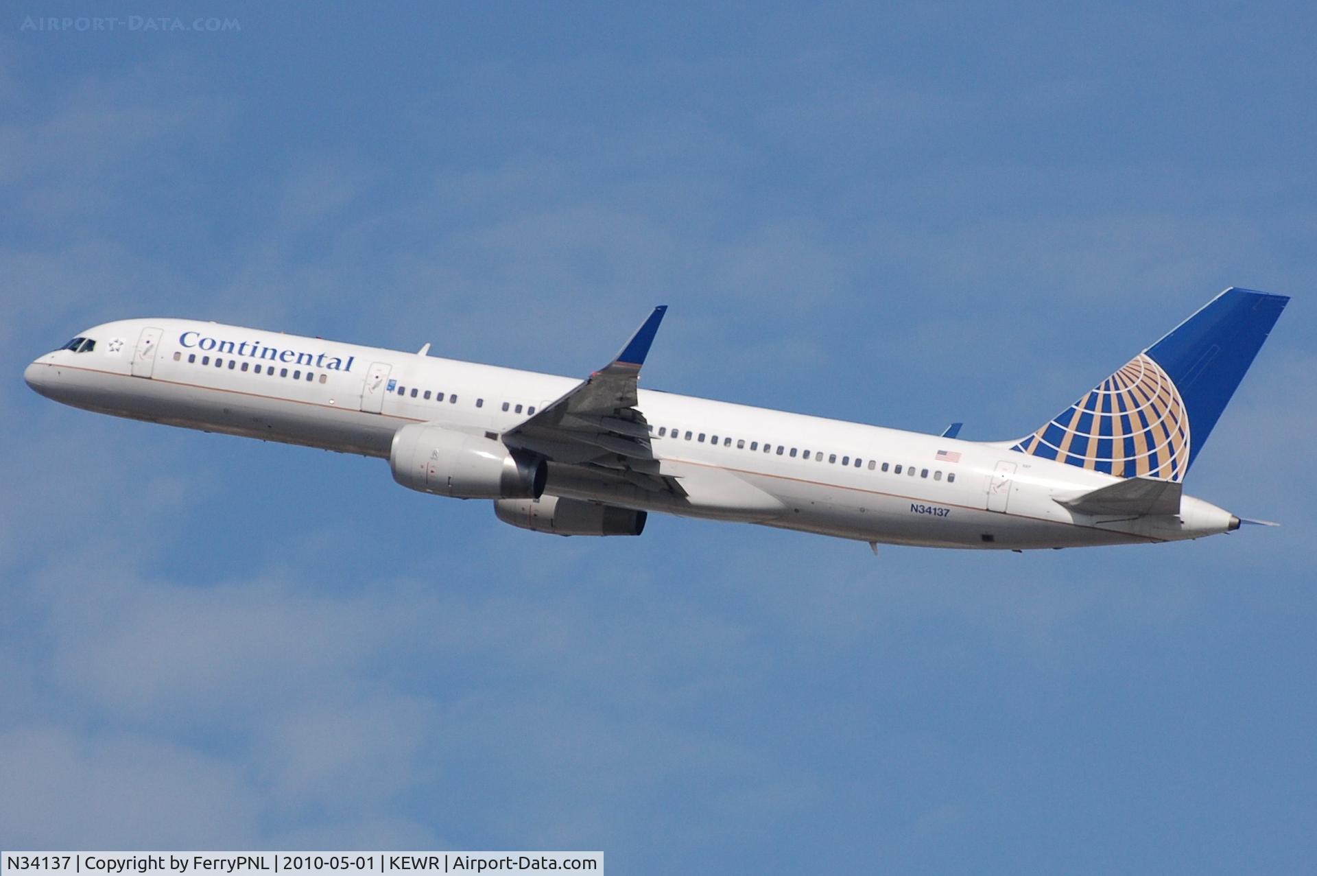 N34137, 1999 Boeing 757-224 C/N 30229, Continental B752 taking off