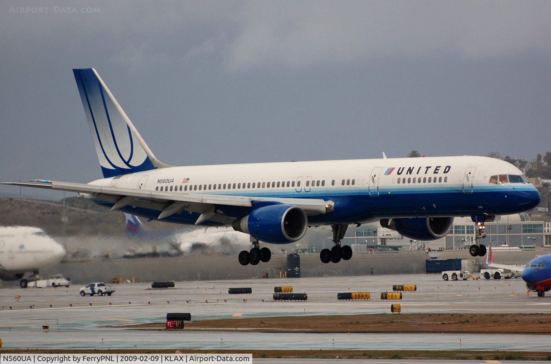 N560UA, 1992 Boeing 757-222 C/N 26660, Arrival in LAX