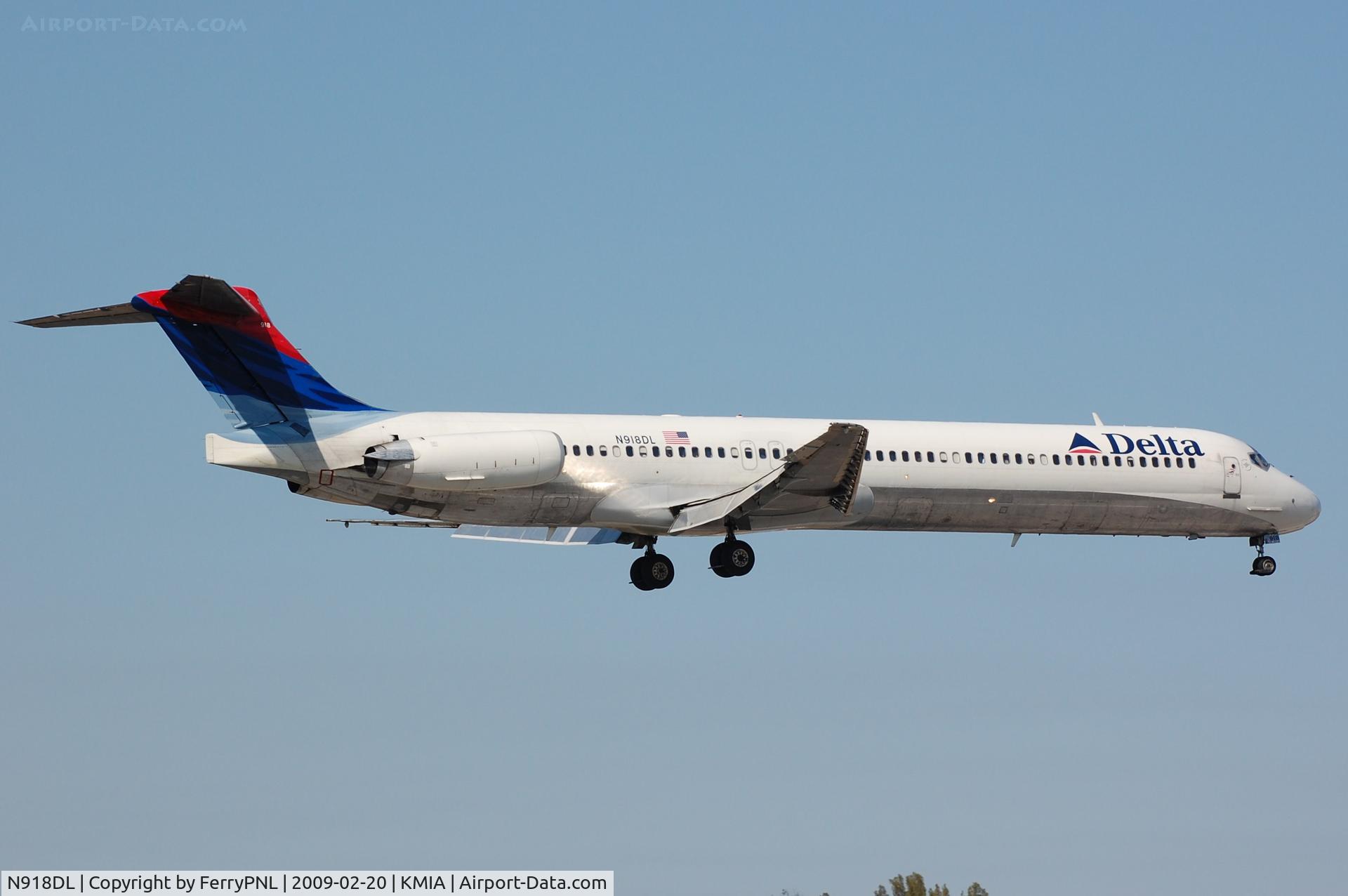 N918DL, 1988 McDonnell Douglas MD-88 C/N 49583, Delta MD88 arriving in MIA