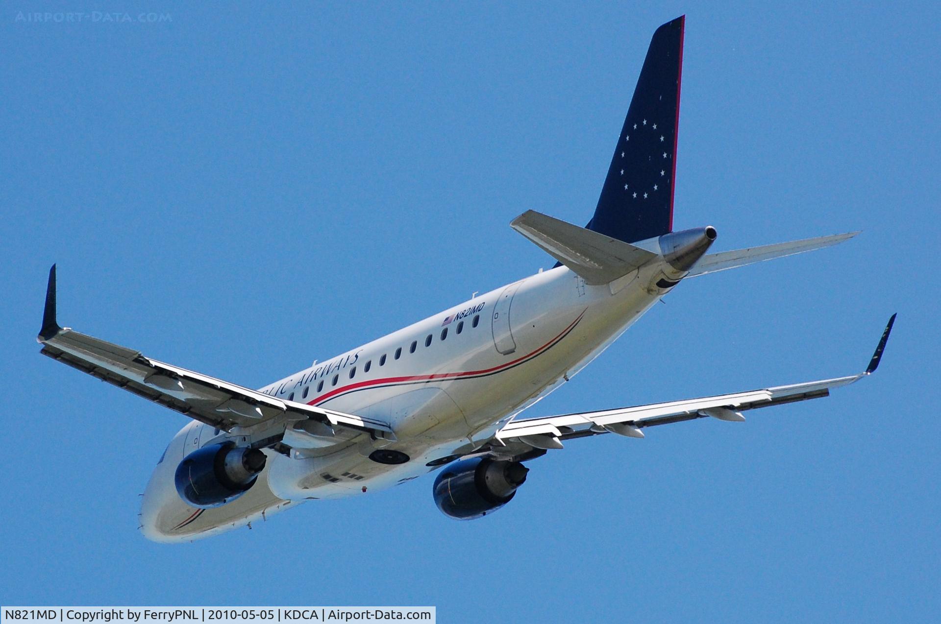 N821MD, 2004 Embraer 170SU (ERJ-170-100SU) C/N 17000042, Republic ERJ170 departing DCA