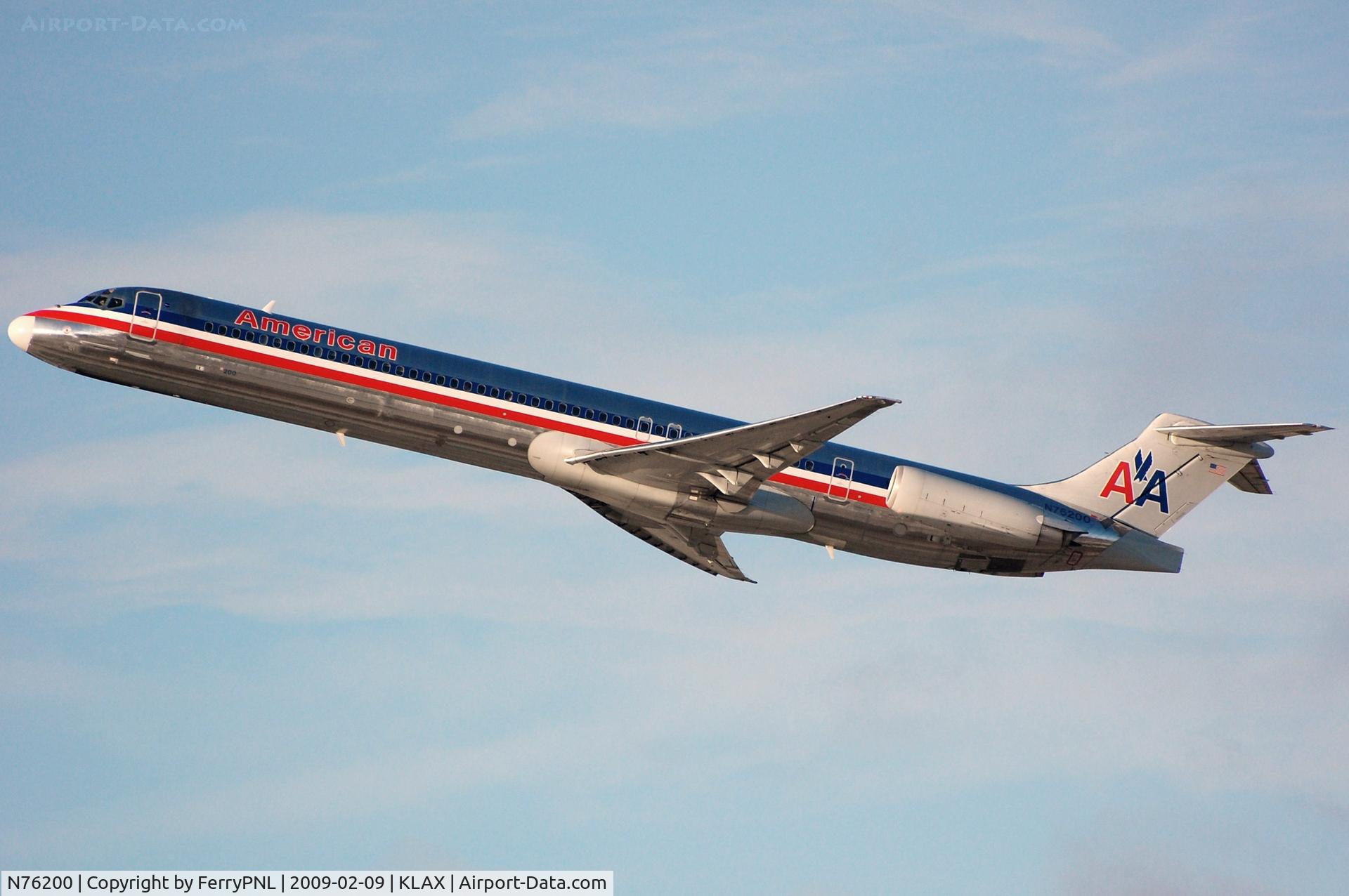 N76200, 1992 McDonnell Douglas MD-83 (DC-9-83) C/N 53290, AA MD83 take of