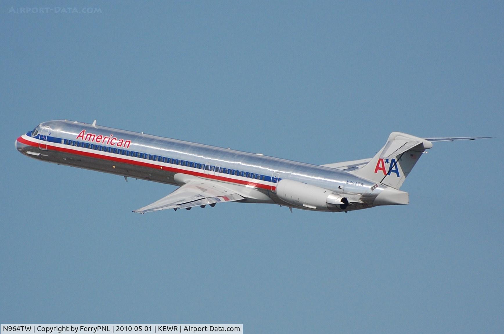N964TW, 1999 McDonnell Douglas MD-83 (DC-9-83) C/N 53614, AA MD83 departing EWR