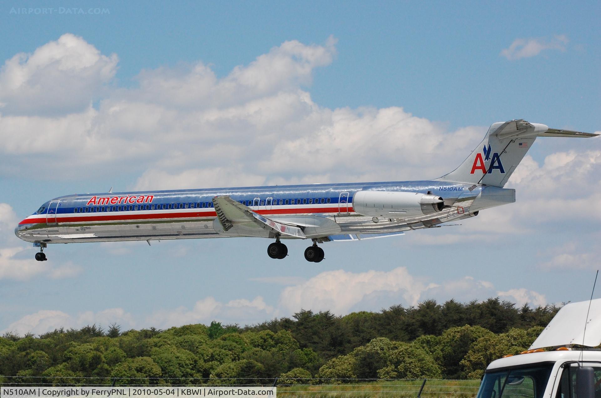 N510AM, 1989 McDonnell Douglas MD-82 (DC-9-82) C/N 49804, AA MD82 over the numbers
