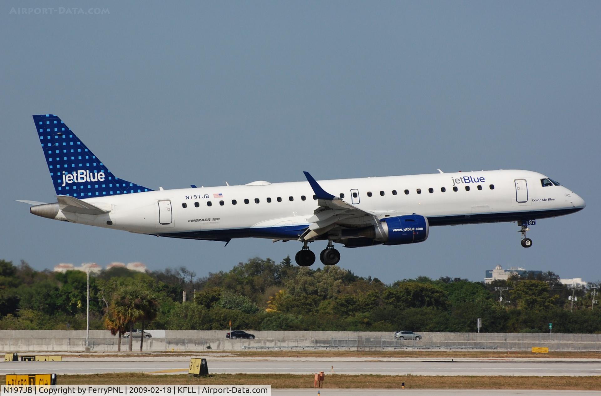 N197JB, 2006 Embraer 190AR (ERJ-190-100IGW) C/N 19000020, ERJ190 landing