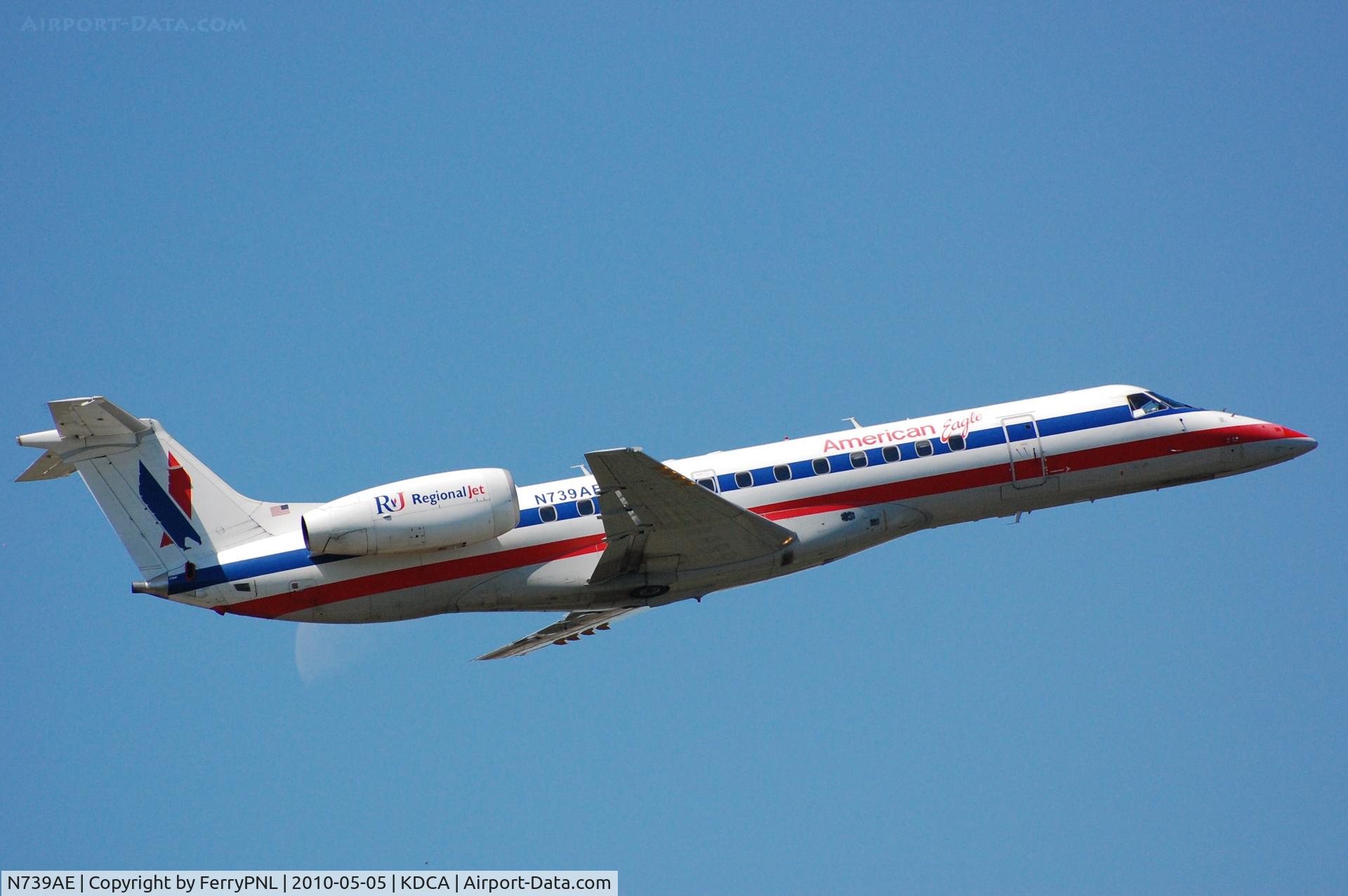 N739AE, 2001 Embraer ERJ-135LR (EMB-135LR) C/N 145402, AE ERJ135 take off