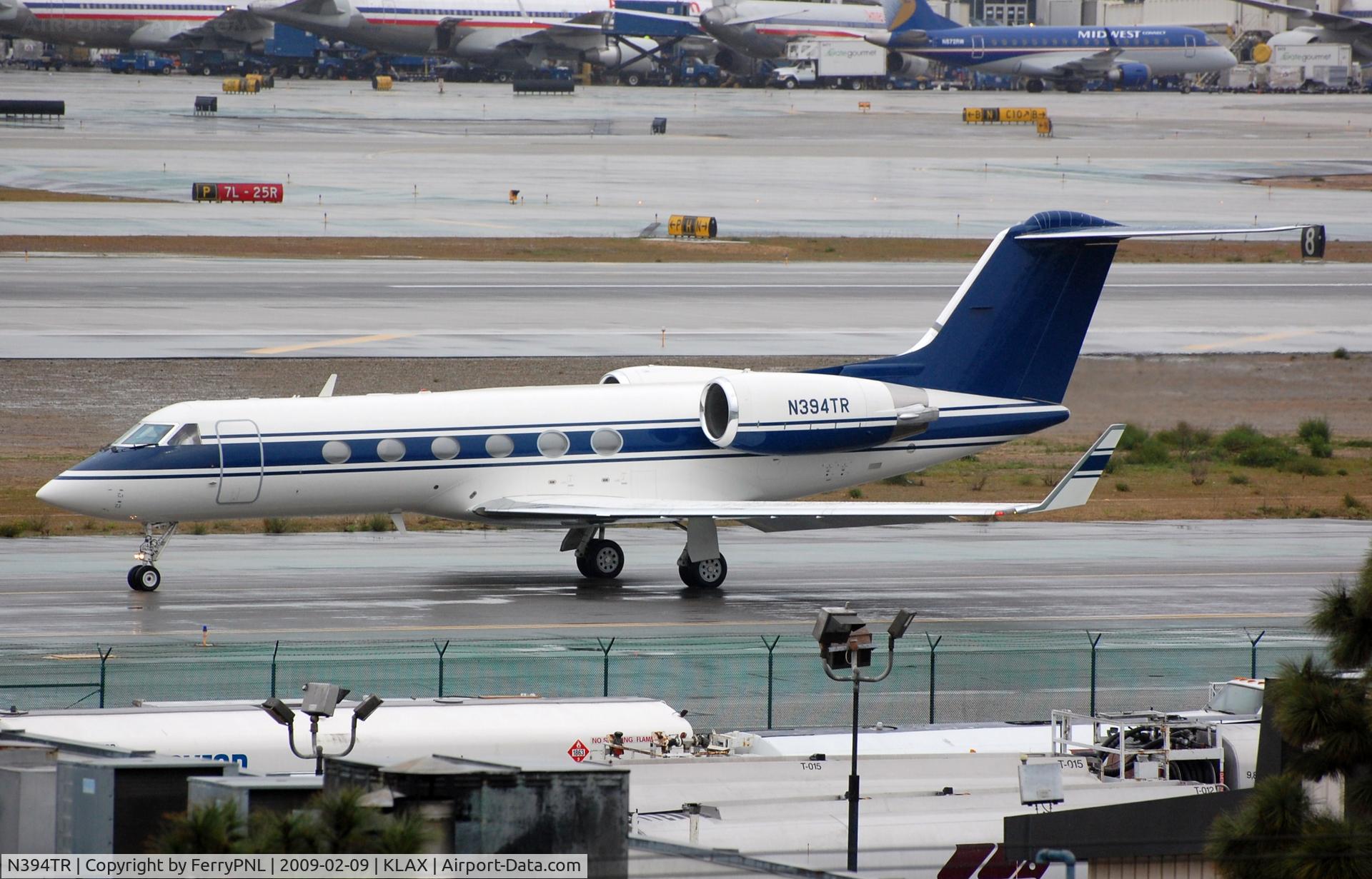 N394TR, 1994 Gulfstream Aerospace G-IV C/N 1252, Wendy's G4 taxiing out for departure