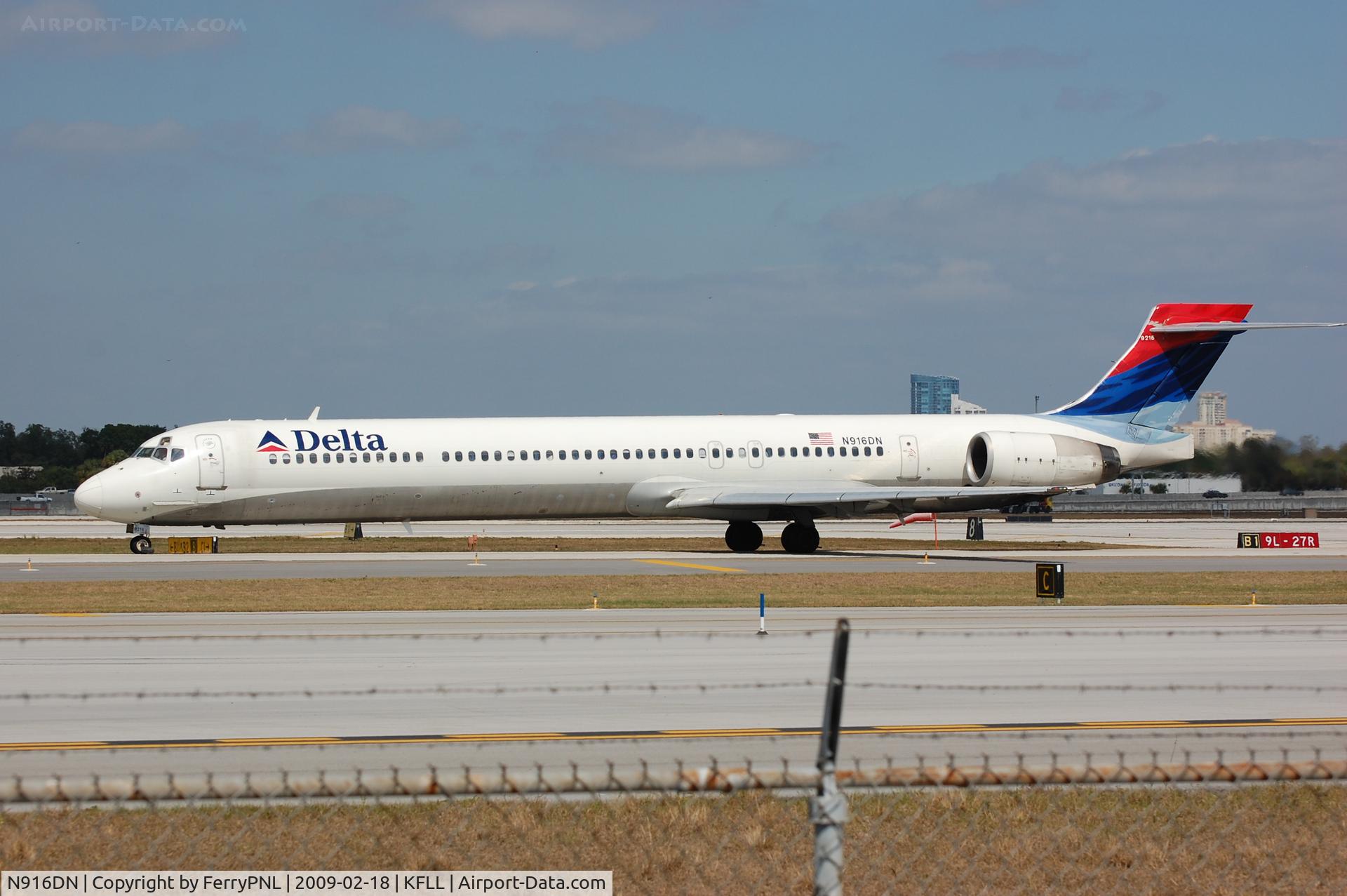 N916DN, 1996 McDonnell Douglas MD-90-30 C/N 53396, Delta MD90 seen in FLL
