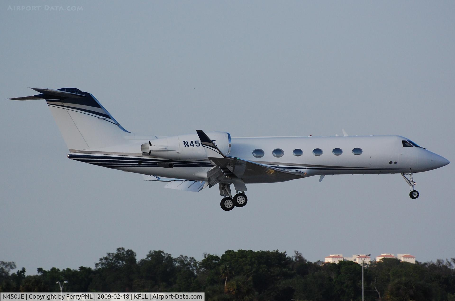 N450JE, 1993 Gulfstream Aerospace Gulfstream IV-SP C/N 1233, G4 arriving in FLL