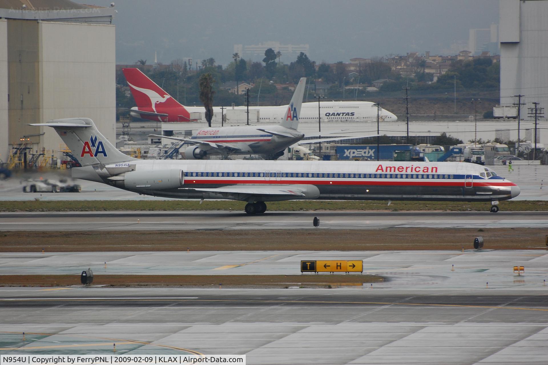 N954U, 1987 McDonnell Douglas MD-82 (DC-9-82) C/N 49426, MD82 just landed