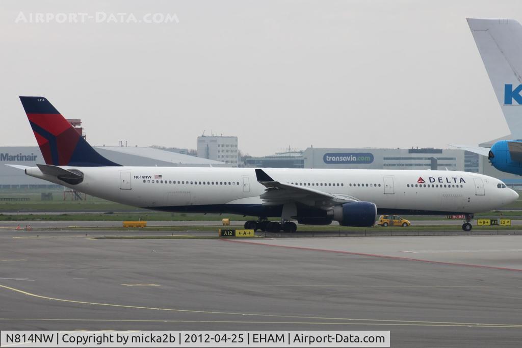N814NW, 2006 Airbus A330-323 C/N 806, Taxiing