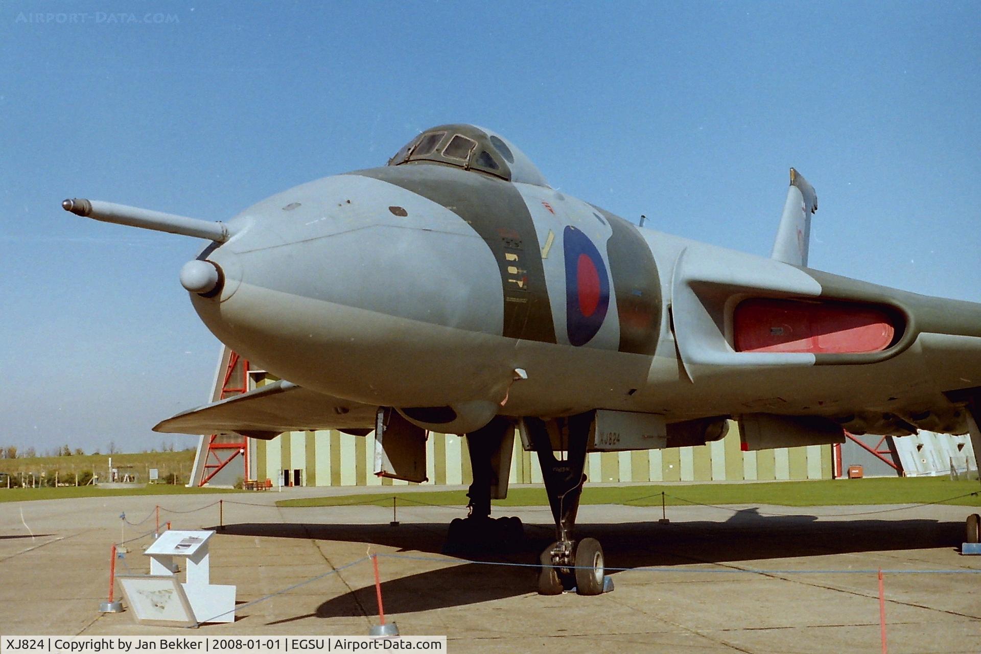 XJ824, 1961 Avro Vulcan B.2A C/N Set 24, Duxford, on a sunny day