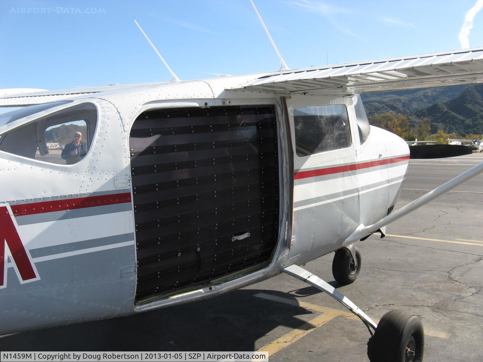 N1459M, 1969 Cessna U206E Skywagon C/N U20601459, 1969 Cessna U206E SKYWAGON, Continental IO-520 285 Hp, parachute jumper mod right side roll-up door closeup
