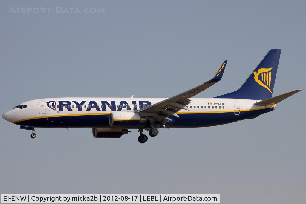 EI-ENW, 2010 Boeing 737-8AS C/N 40306, Landing
