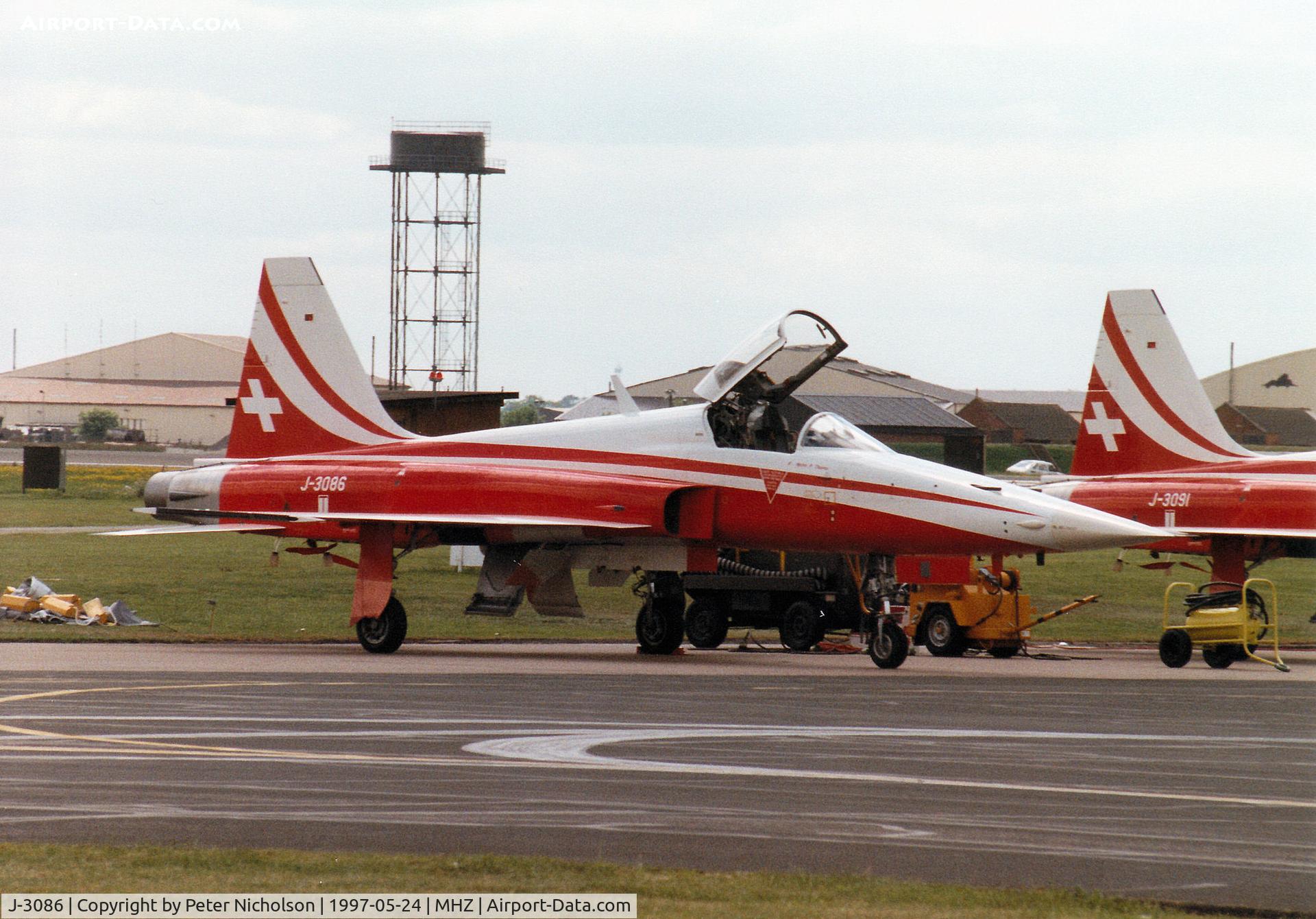 J-3086, Northrop F-5E Tiger II C/N L.1086, F-5E Tiger II of the Patrouille Suisse aerobatic display team on the flight-line at the 1997 RAF Mildenhall Air Fete.
