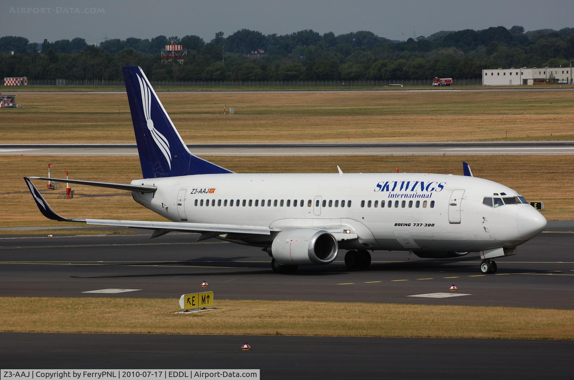 Z3-AAJ, 1987 Boeing 737-33A C/N 23827, Skywings taxiing for departure from DUS