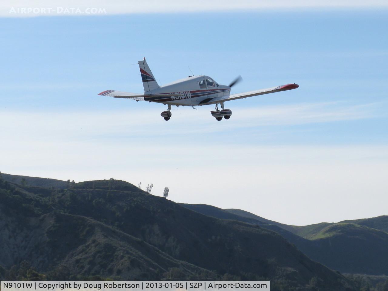 N9101W, 1965 Piper PA-28-235 Cherokee C/N 28-10713, 1965 Piper PA-28-235 CHEROKEE, Lycoming O-540-B4B5 235 Hp, takeoff climb Rwy 22